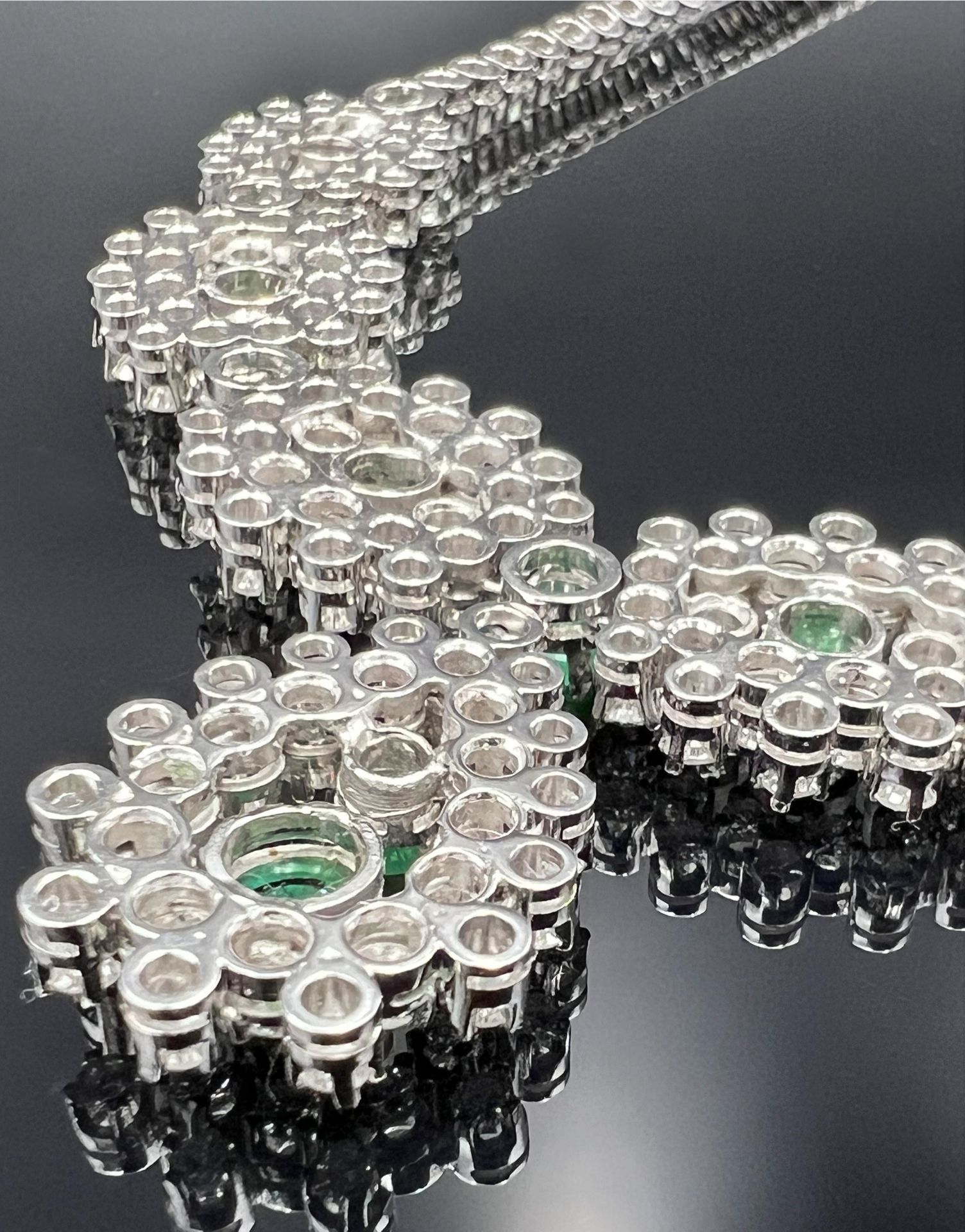 Necklace 750 white gold with lavish diamond setting and emeralds. - Image 9 of 11