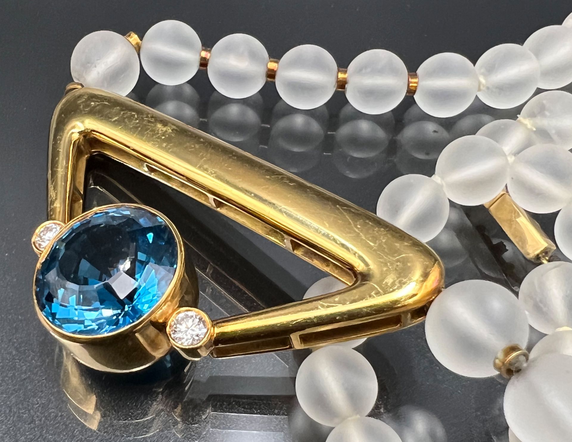 Necklace with rock crystal balls. Centrepiece 750 yellow gold with one topaz and two brilliants. - Image 9 of 18
