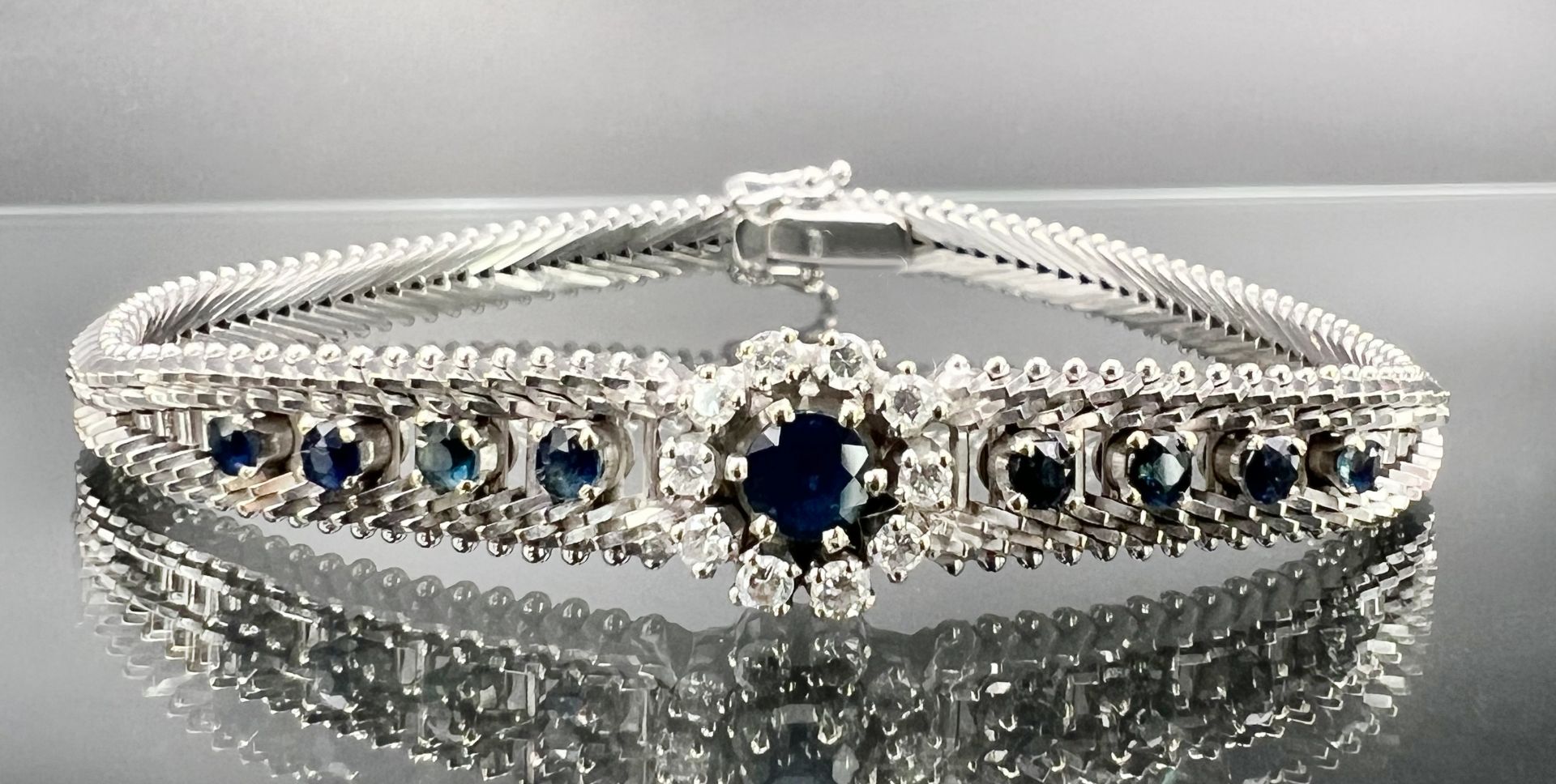 Bracelet 585 white gold with diamonds and sapphires.