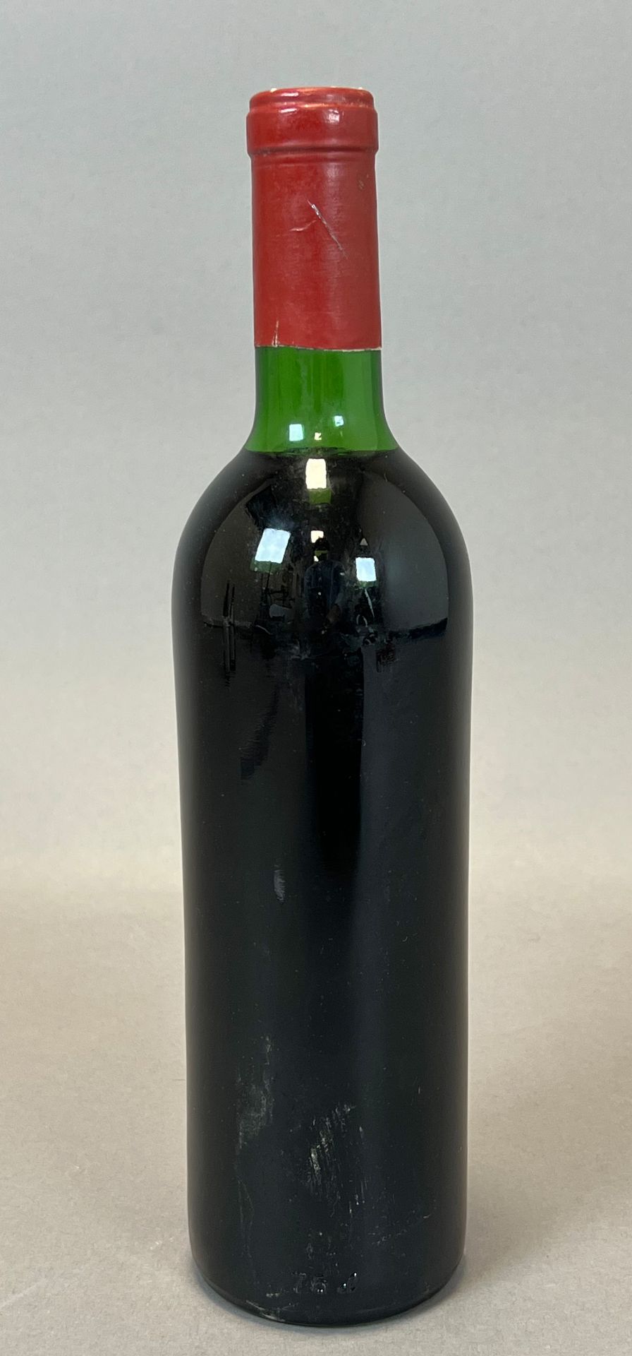 1 bottle of red wine. Château Latour. Premier Grand Cru Classé Pauillac. 1974. - Image 2 of 5