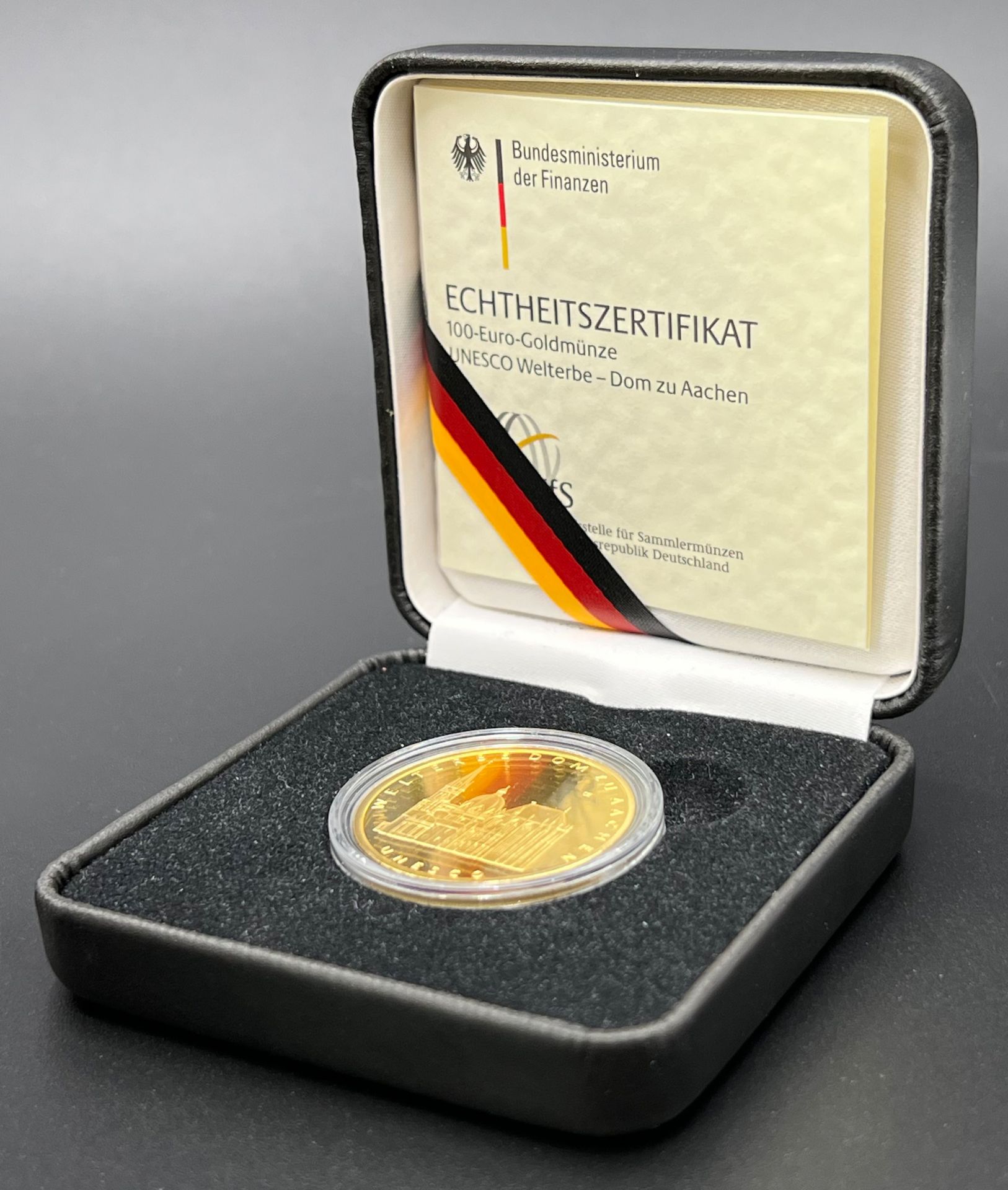 Goldmünze. 100 Euro "UNESCO Welterbe. Dom zu Aachen". BRD 2012.
