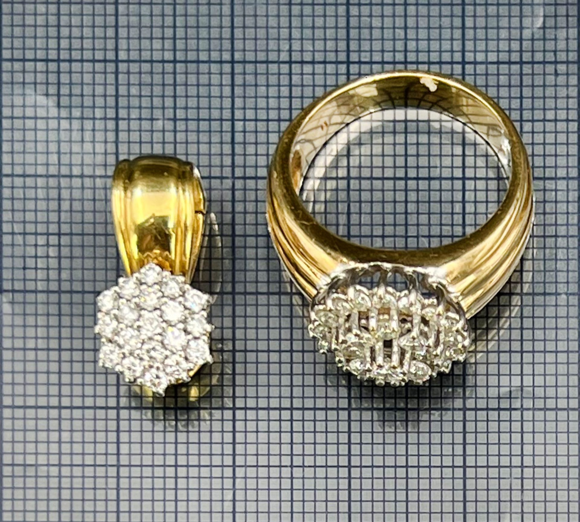 Gold and white gold jewellery set with diamonds. - Image 12 of 14