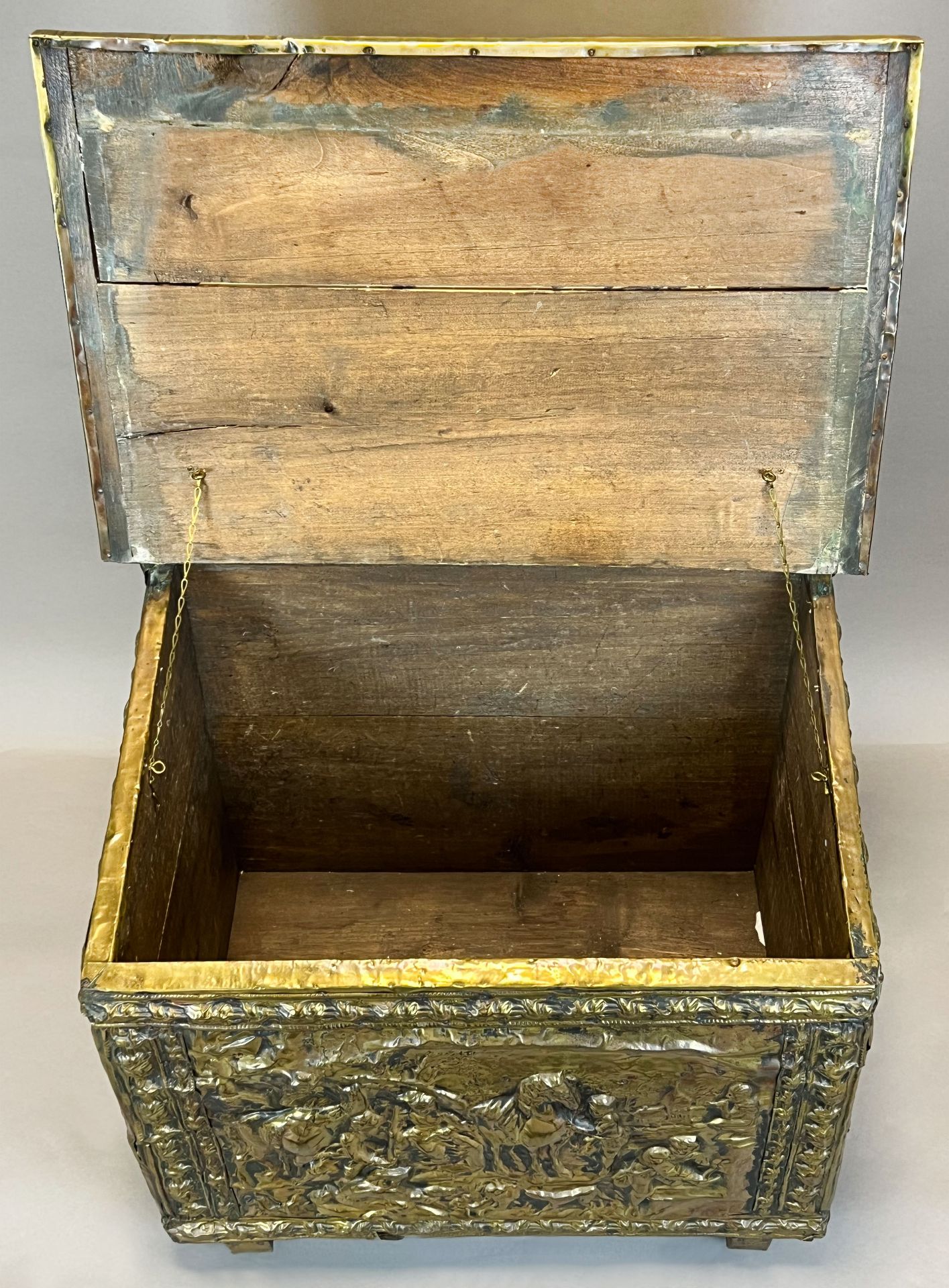 Small wooden chest with brass plate decoration. Probably 19th century. - Image 9 of 15
