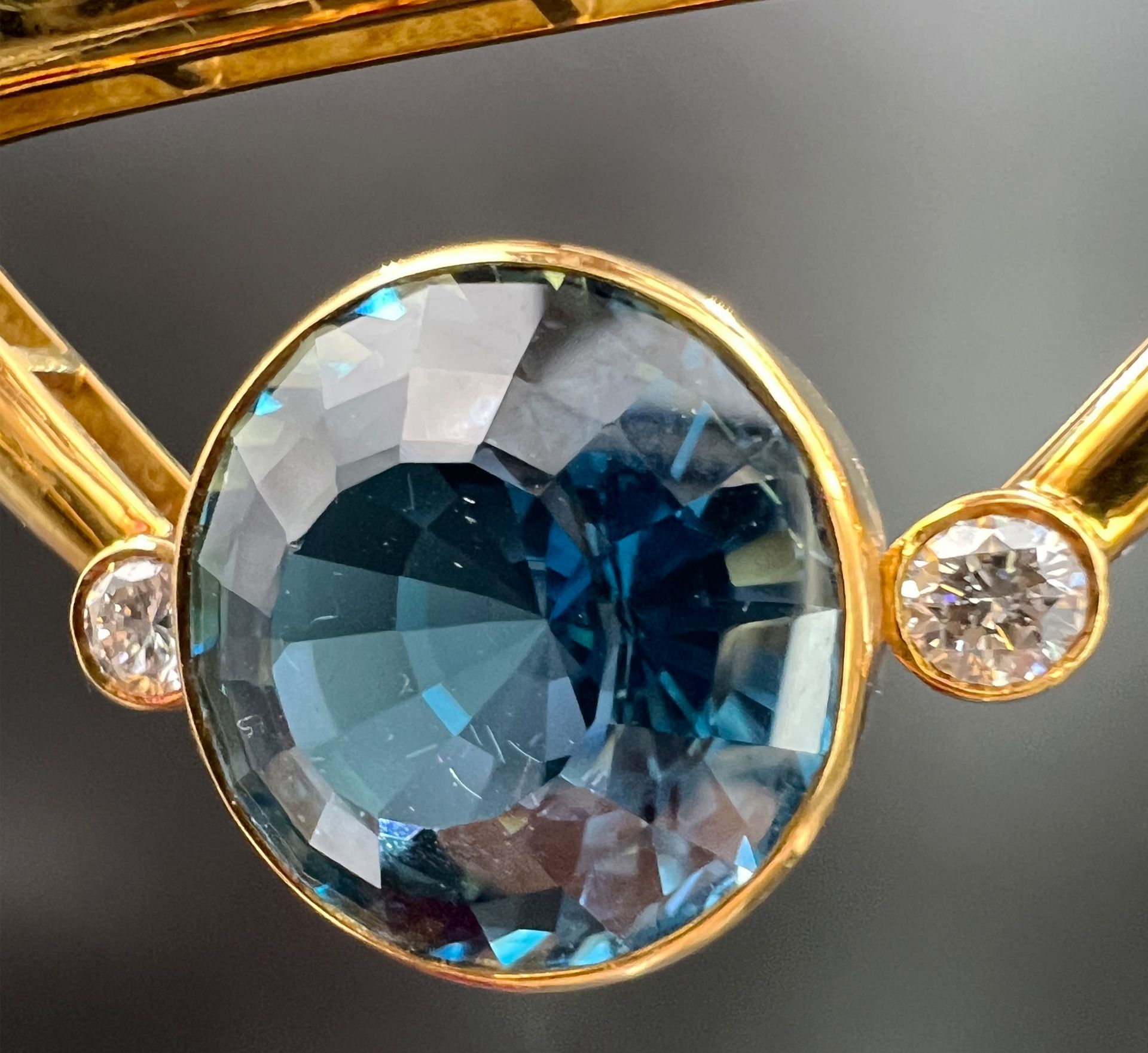 Necklace with rock crystal balls. Centrepiece 750 yellow gold with one topaz and two brilliants. - Image 7 of 18
