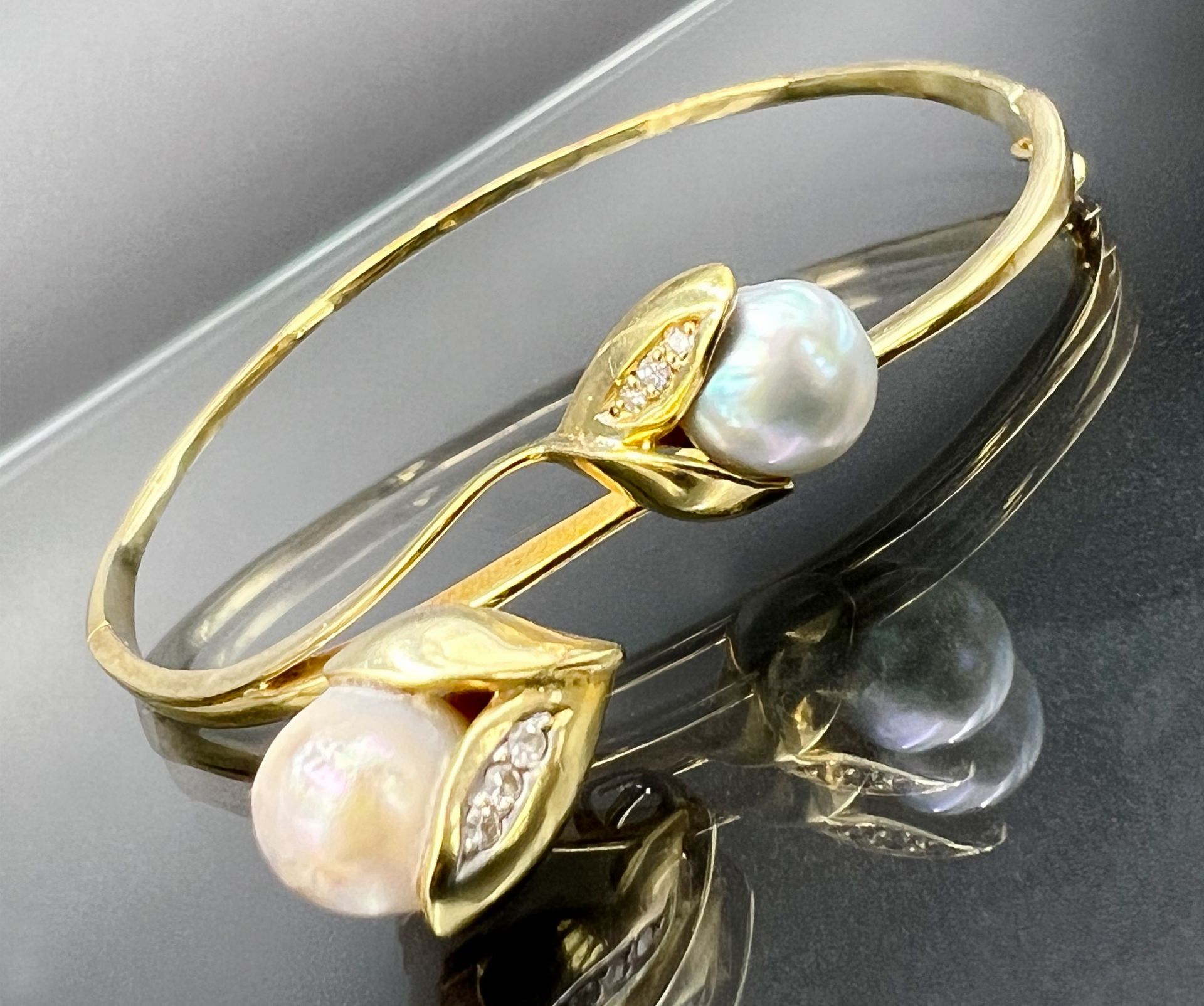 Jewellery set 585 yellow gold. Bangle and pendant with pearls. - Image 3 of 7
