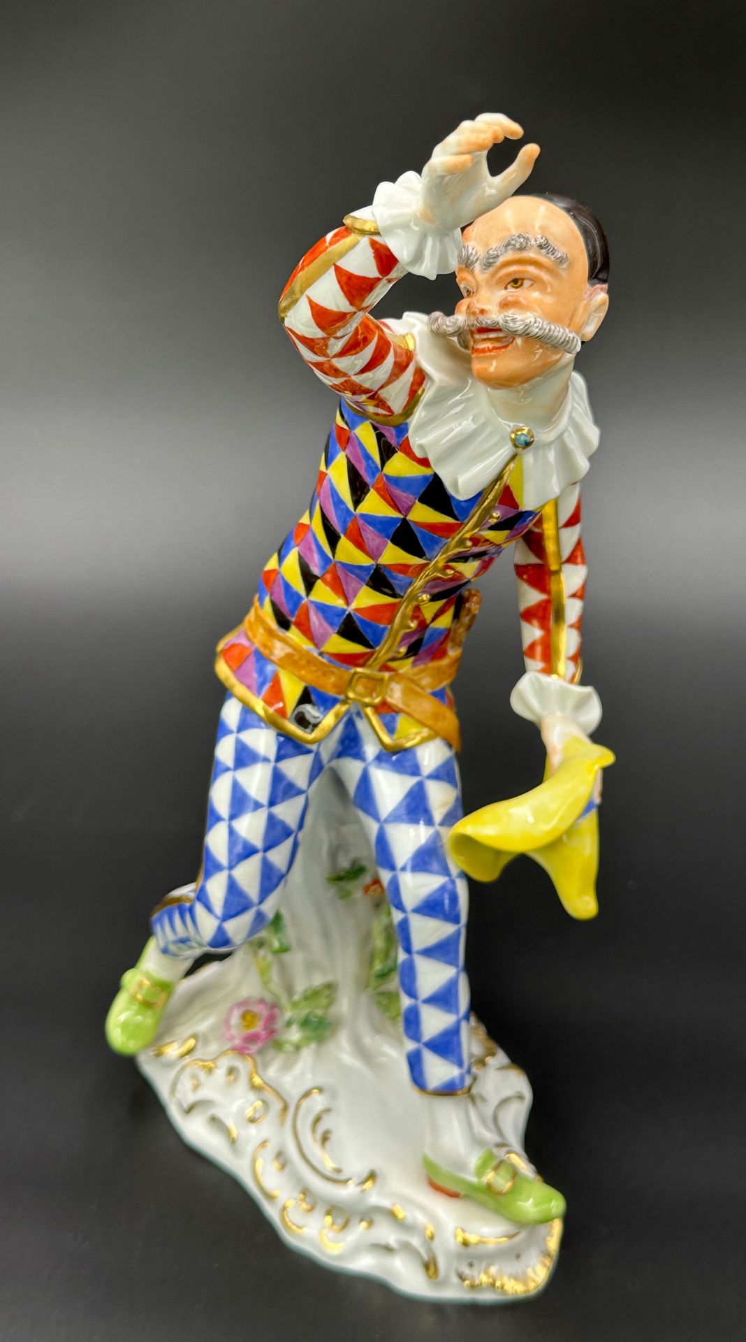 MEISSEN figure. Harlequin with hat. "Commedia dell' Arte". 1st choice. 20th century.
