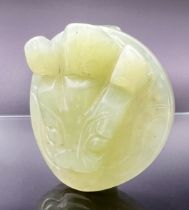 Gürtelschließe aus Jade in Form eines Drachenkopfes. China. 19. Jahrhundert.