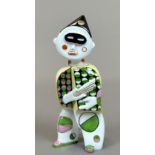 Harlekin / Pierrot mit Hut und Fächer. KPM Berlin. Ludwig GIES (1887 - 1966).