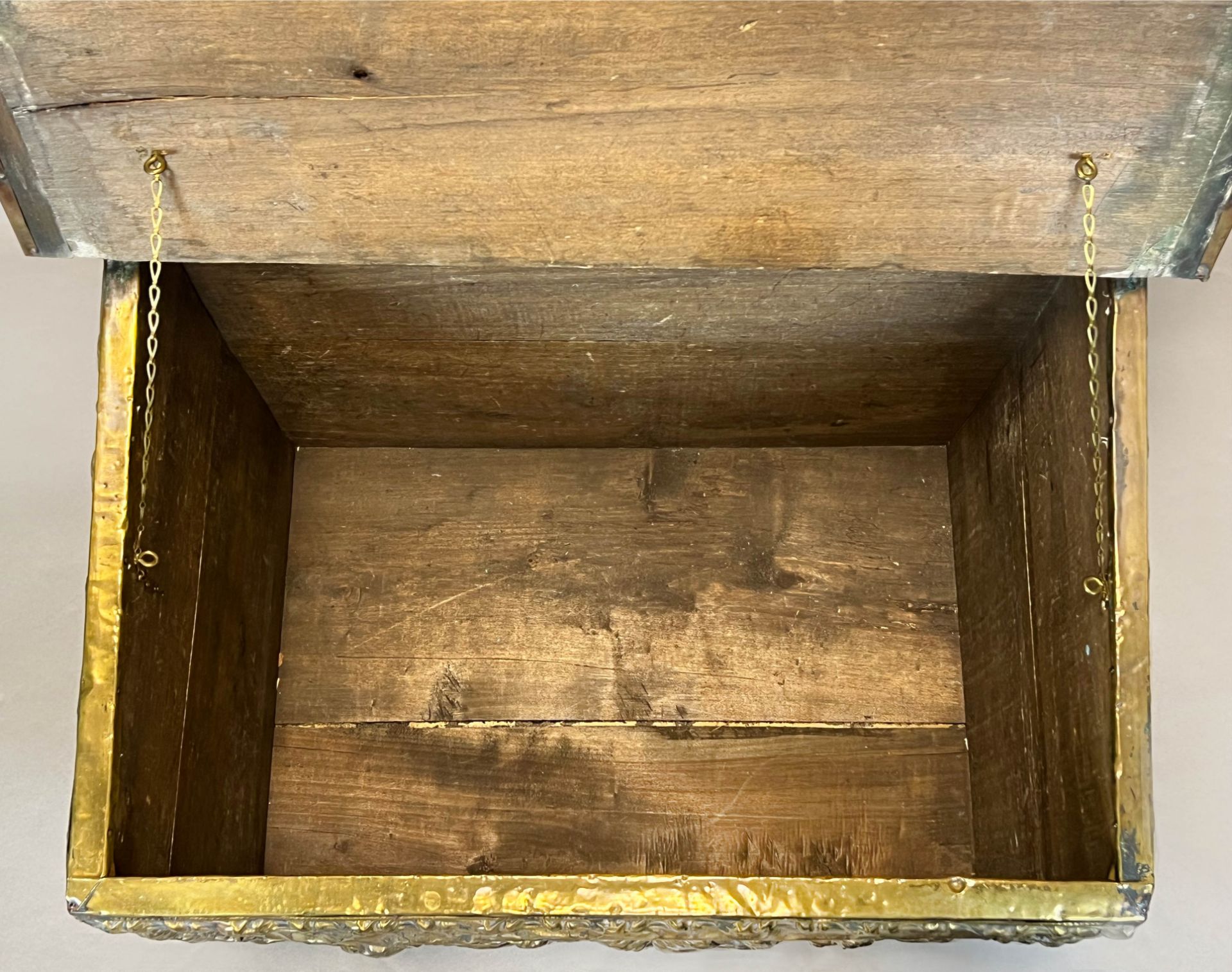 Small wooden chest with brass plate decoration. Probably 19th century. - Image 10 of 15