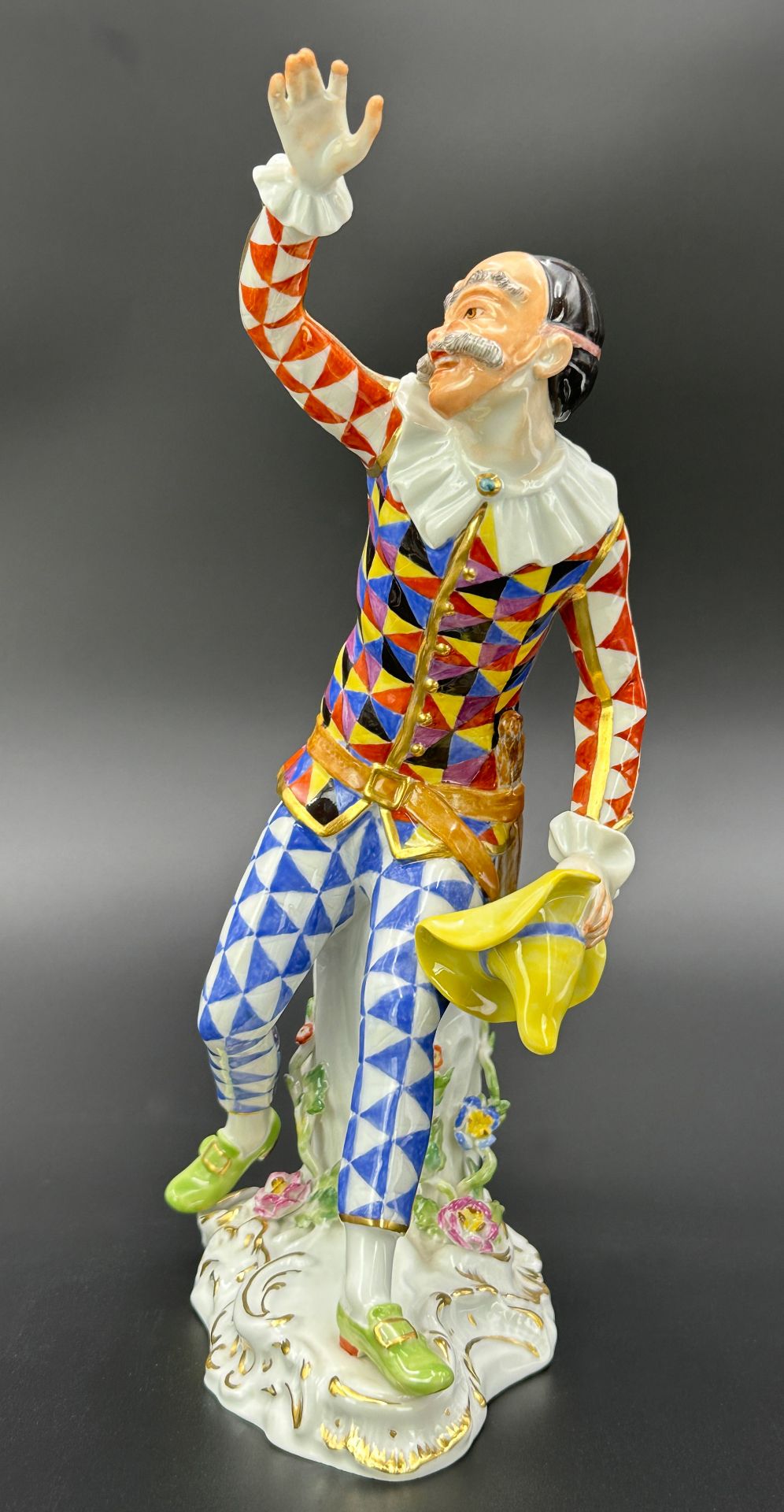 MEISSEN figure. Harlequin with hat. "Commedia dell' Arte". 1st choice. 20th century. - Image 5 of 11