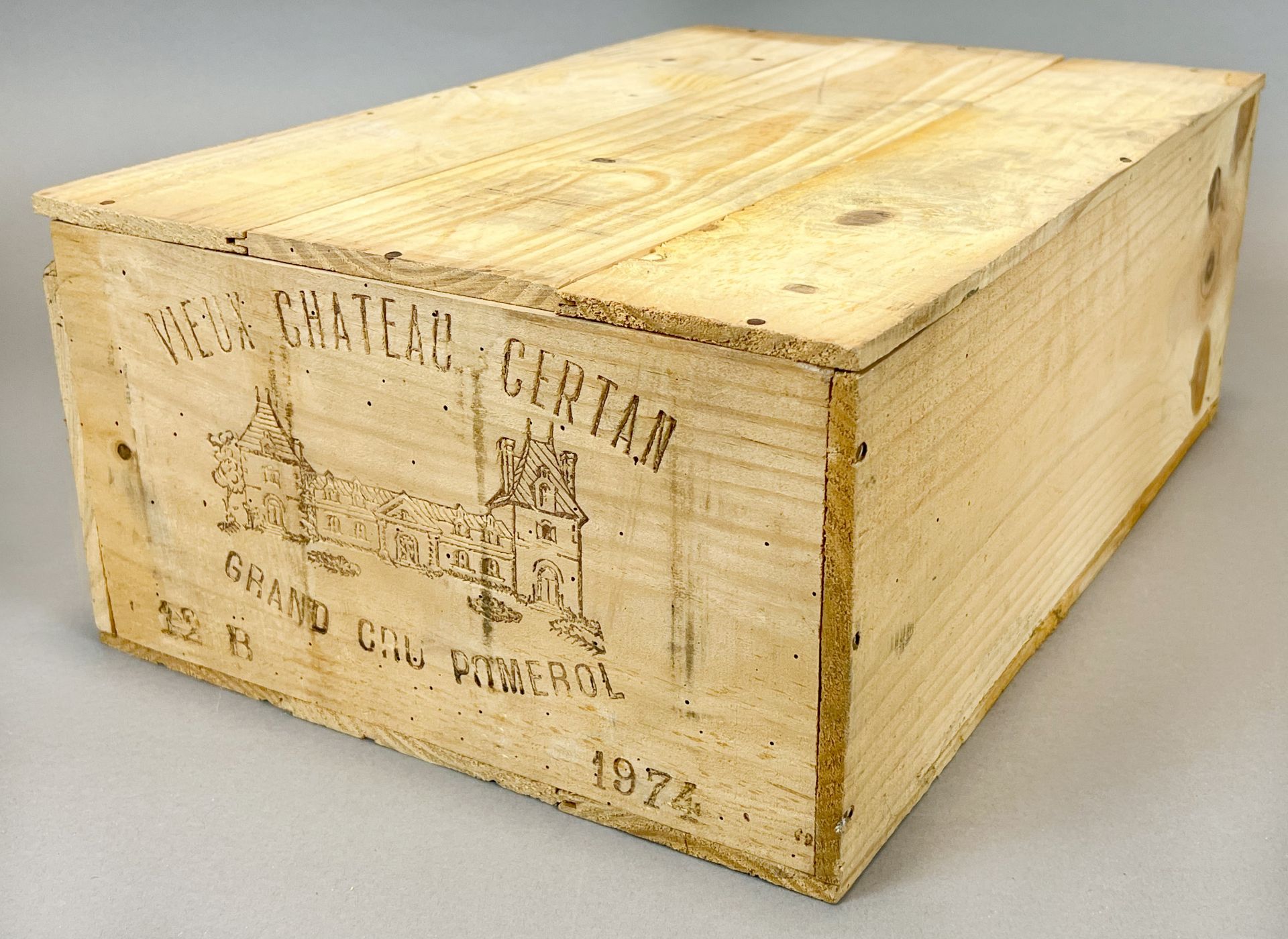 12 bottles of red wine. Vieux Château Certan. Pomerol. 1974. original box.