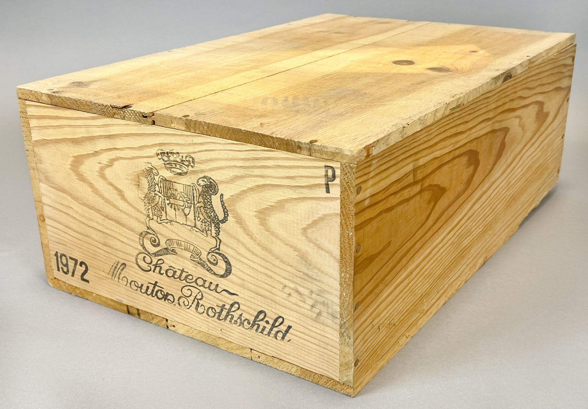 12 bottles of red wine. Château Mouton Rothschild. 1972. Original box.