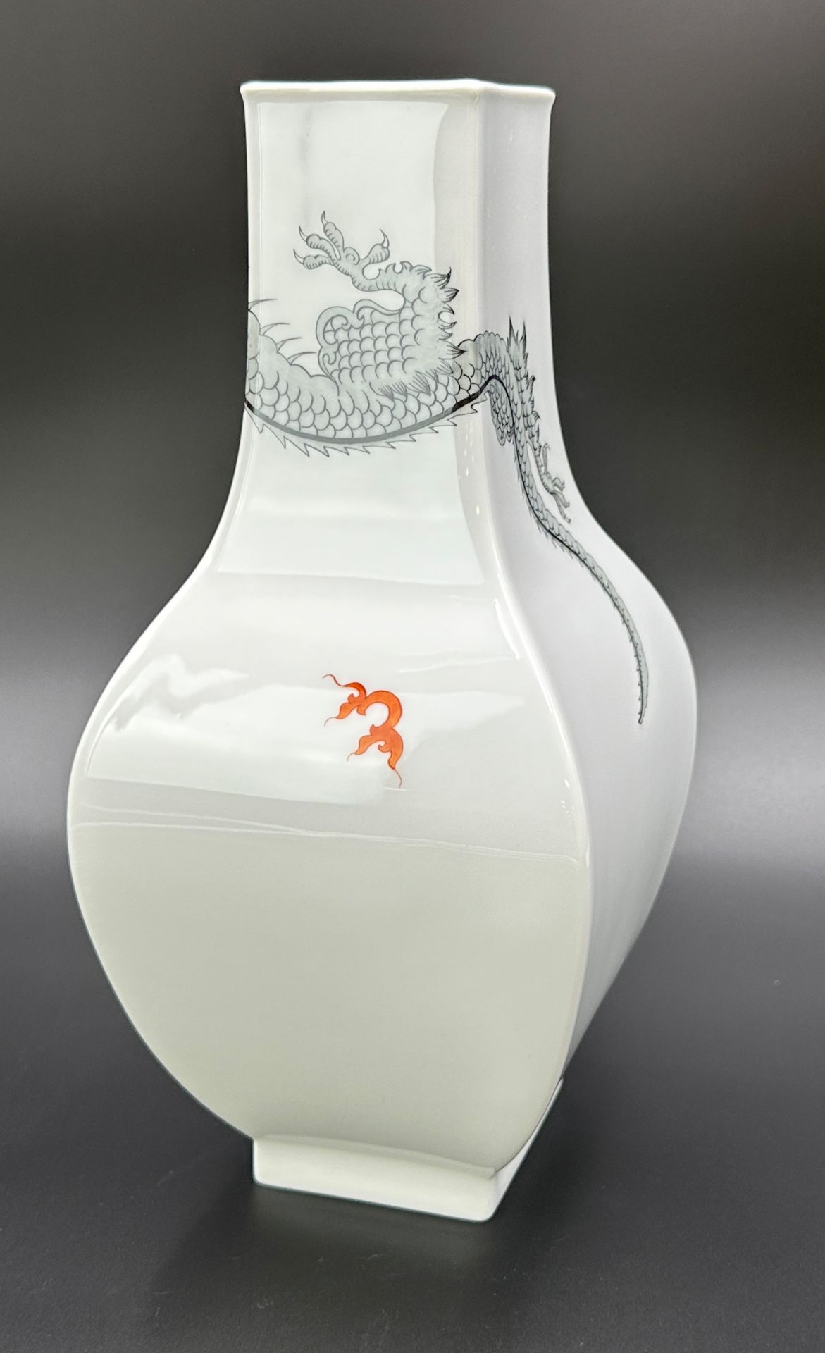 Vase. MEISSEN. Ming dragon. 1 choice. - Image 3 of 9