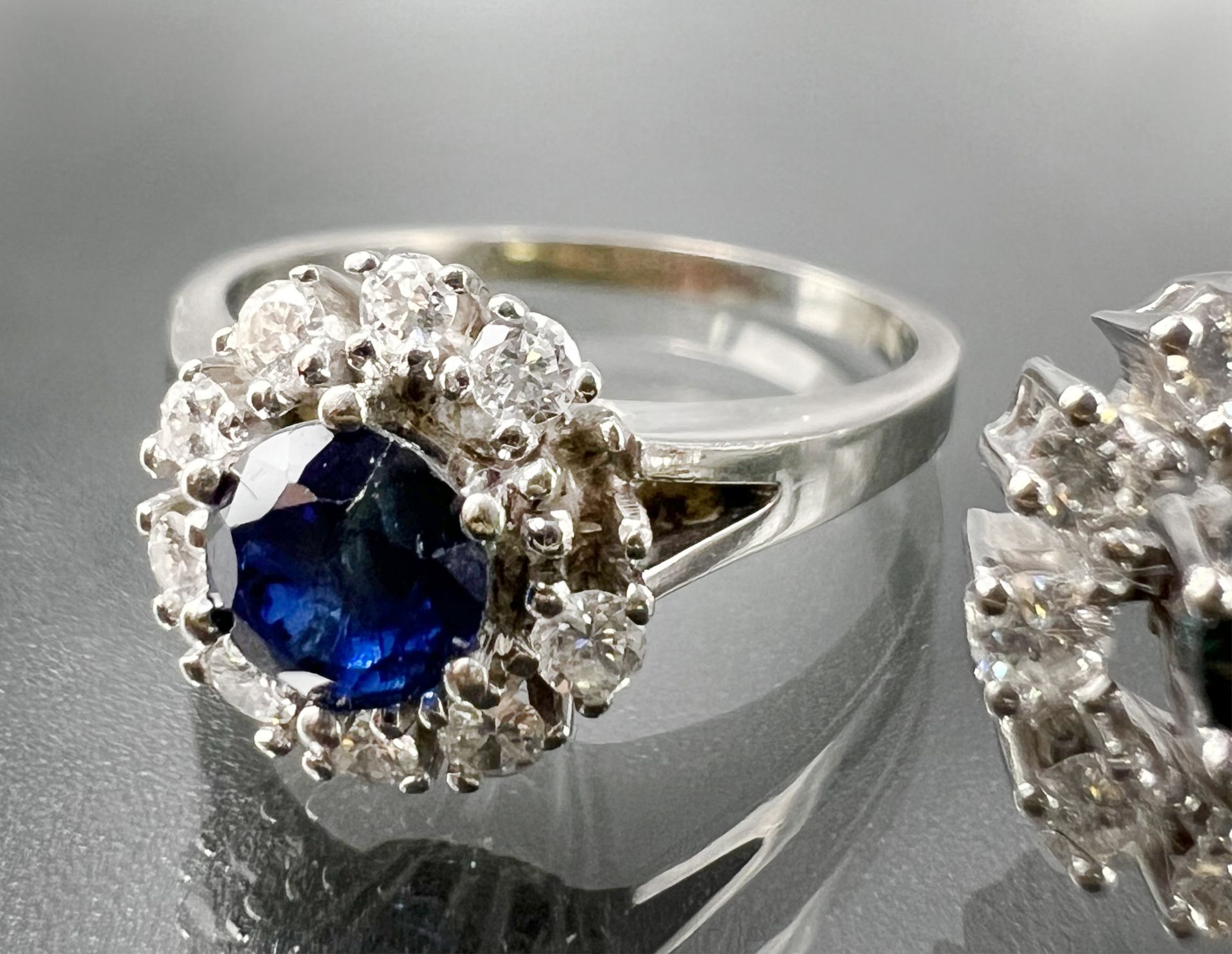 Jewellery set 585 white gold. Necklace and ring with sapphires and diamonds. - Image 3 of 12