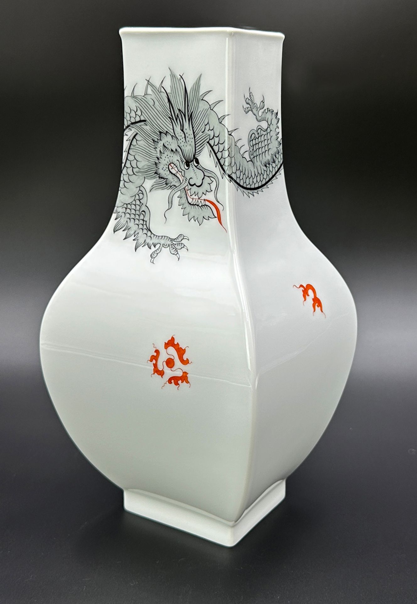 Vase. MEISSEN. Ming dragon. 1 choice. - Image 2 of 9