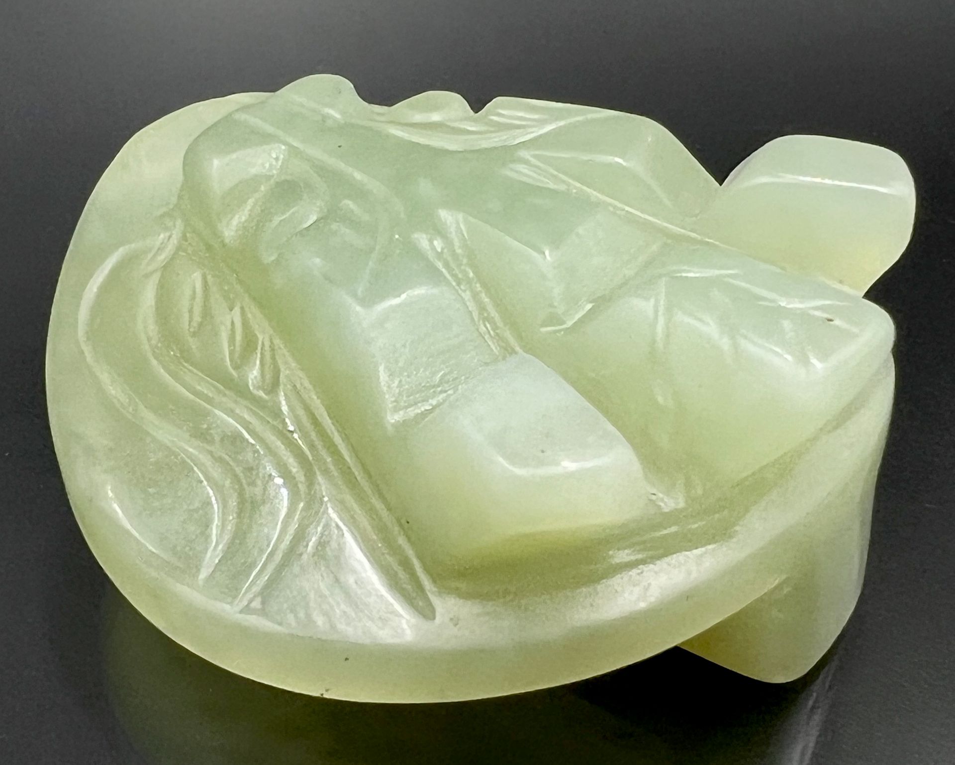 Jade belt buckle in the shape of a dragon's head. China. 19th century. - Image 5 of 7