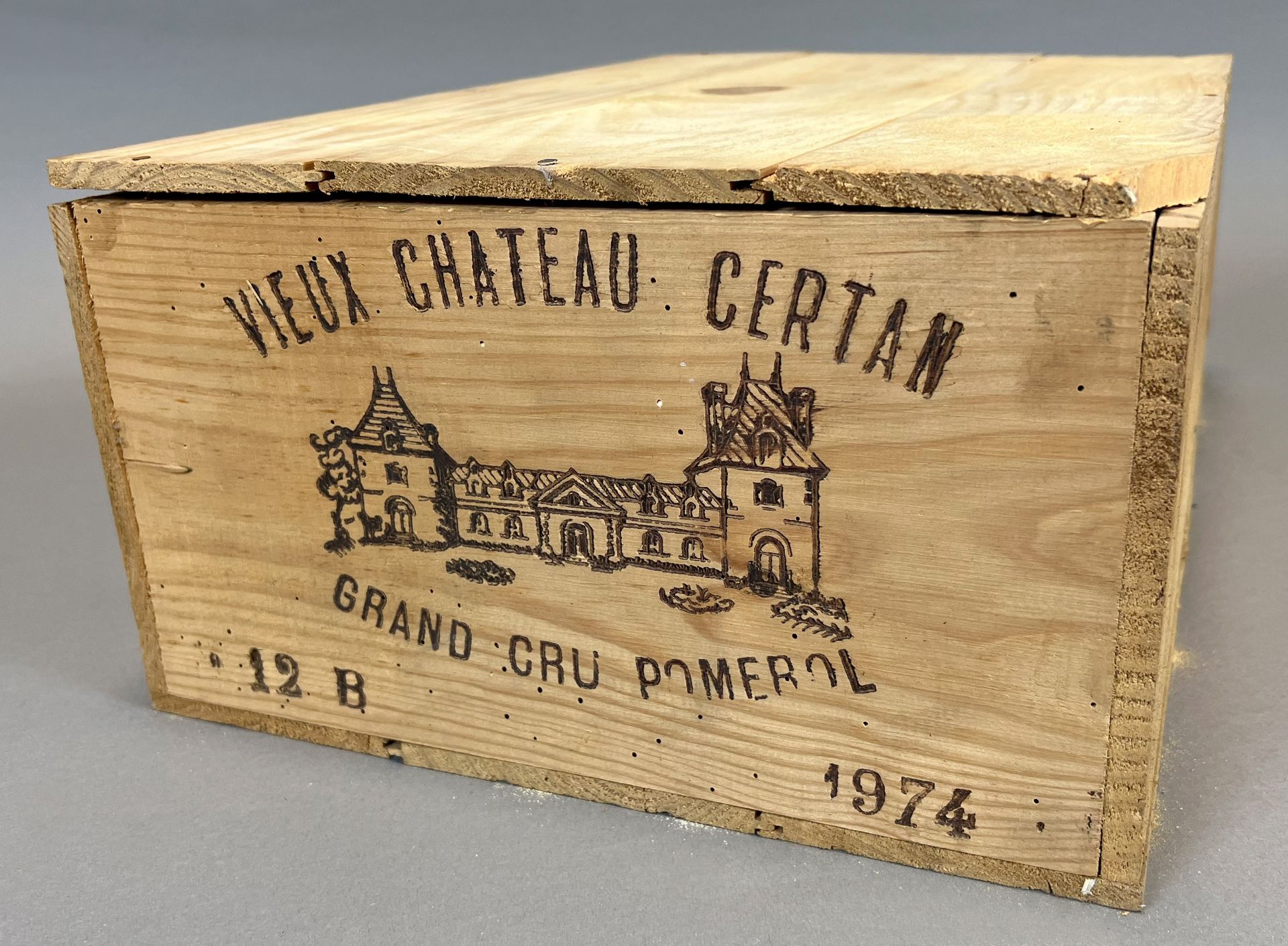 12 bottles of red wine. Vieux Château Certan. Pomerol. 1974. France. - Image 10 of 10