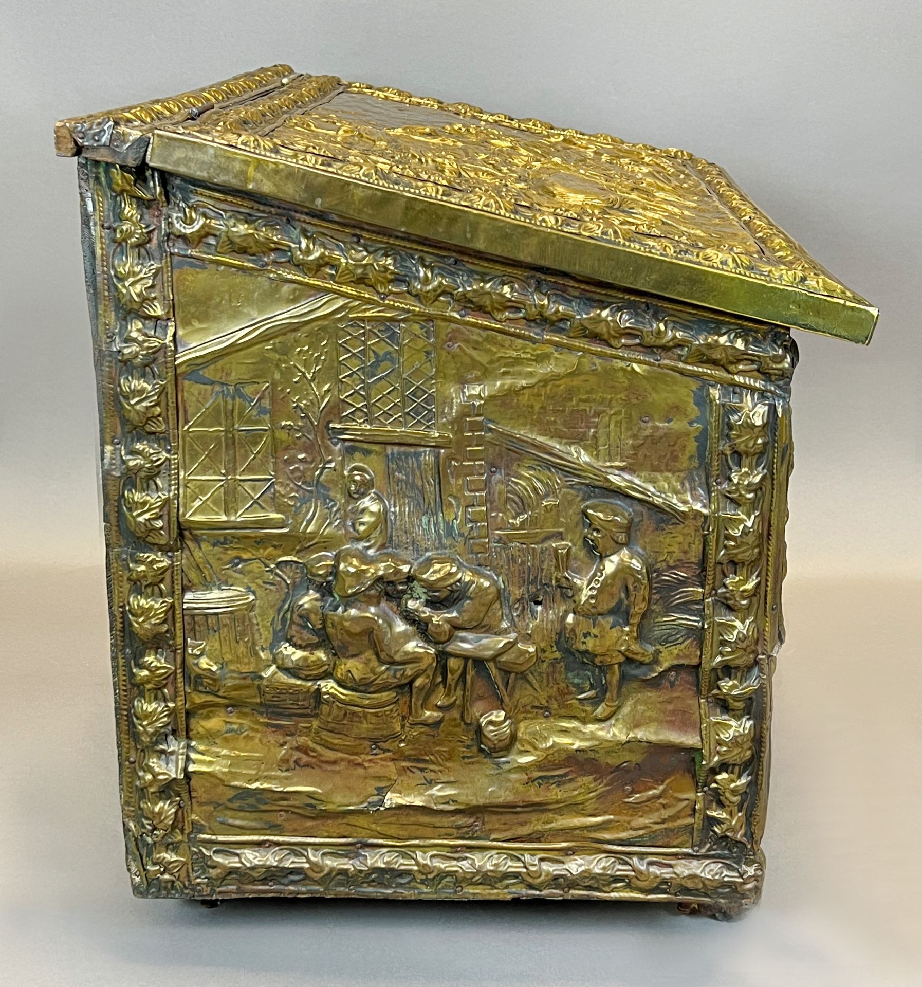 Small wooden chest with brass plate decoration. Probably 19th century. - Image 3 of 15