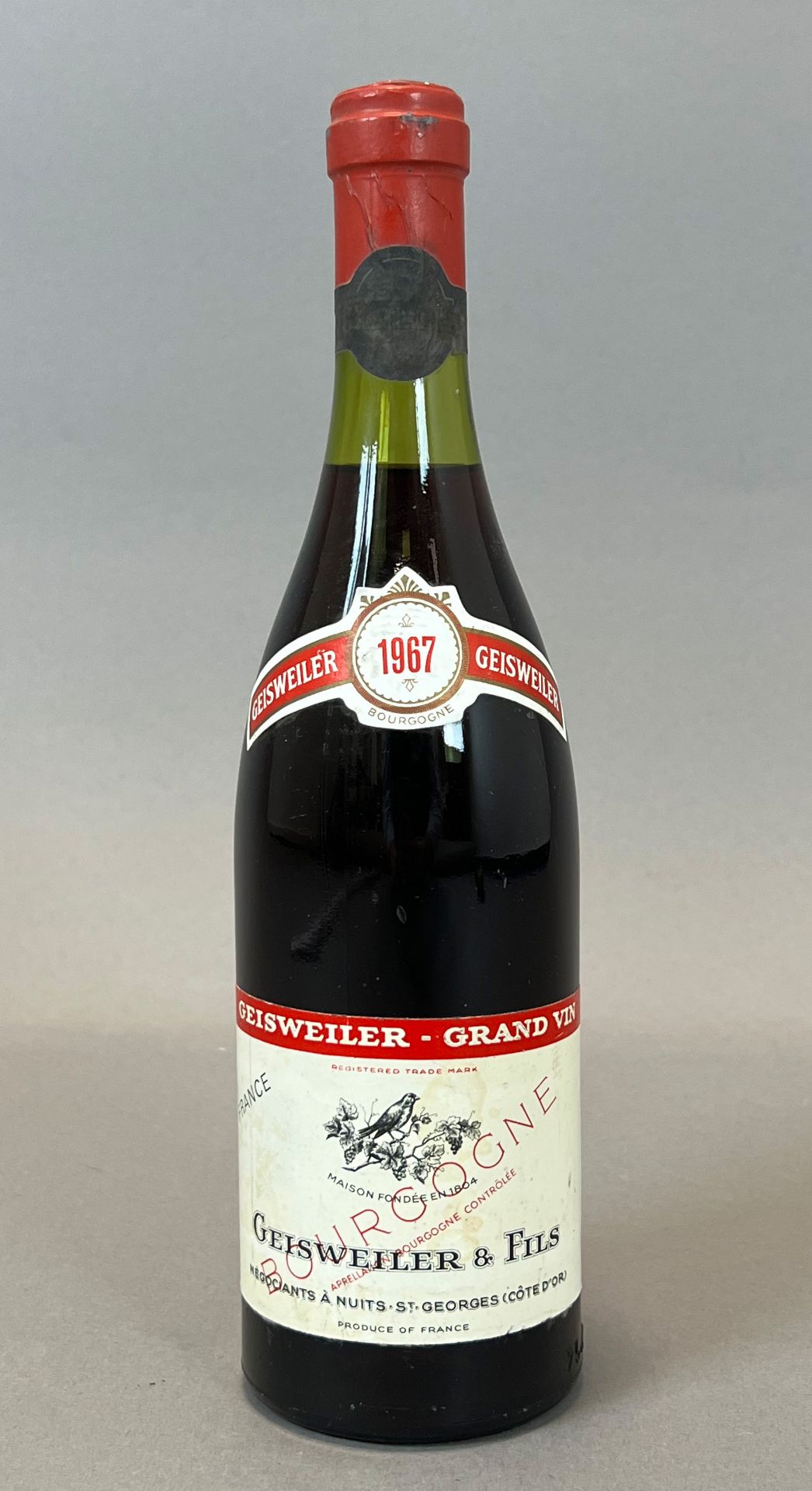 1 bottle of red wine. Geisweiler & Fils. Bourgogne. Pinor Noir. 1967.