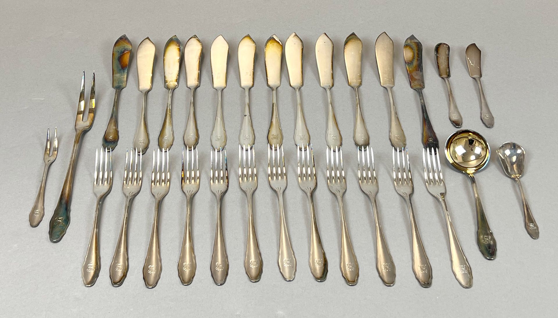 30-piece fish cutlery set for 12 people. 800 silver.