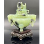 Deckelgefäß / Weihrauchbrenner aus Jade. China. 20. Jahrhundert.