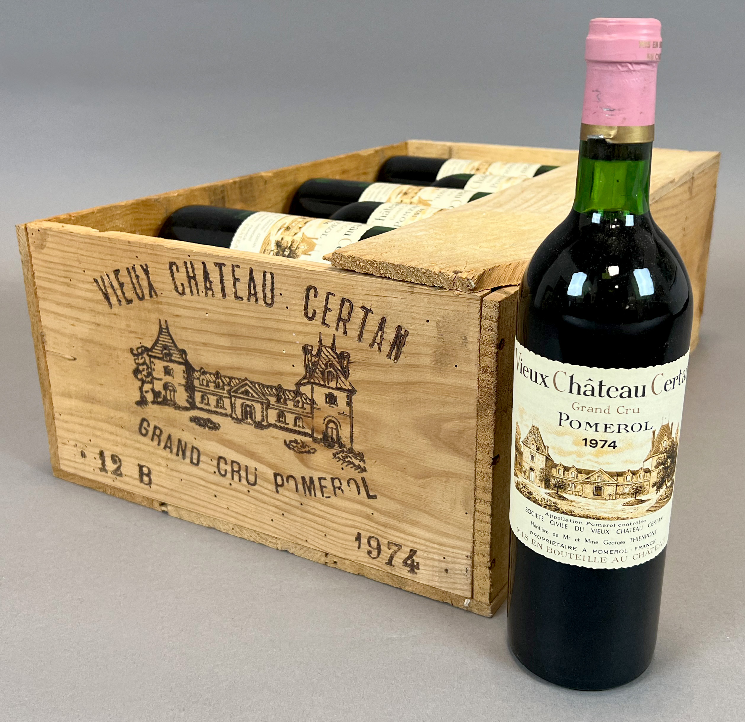 12 bottles of red wine. Vieux Château Certan. Pomerol. 1974. France. - Image 8 of 10