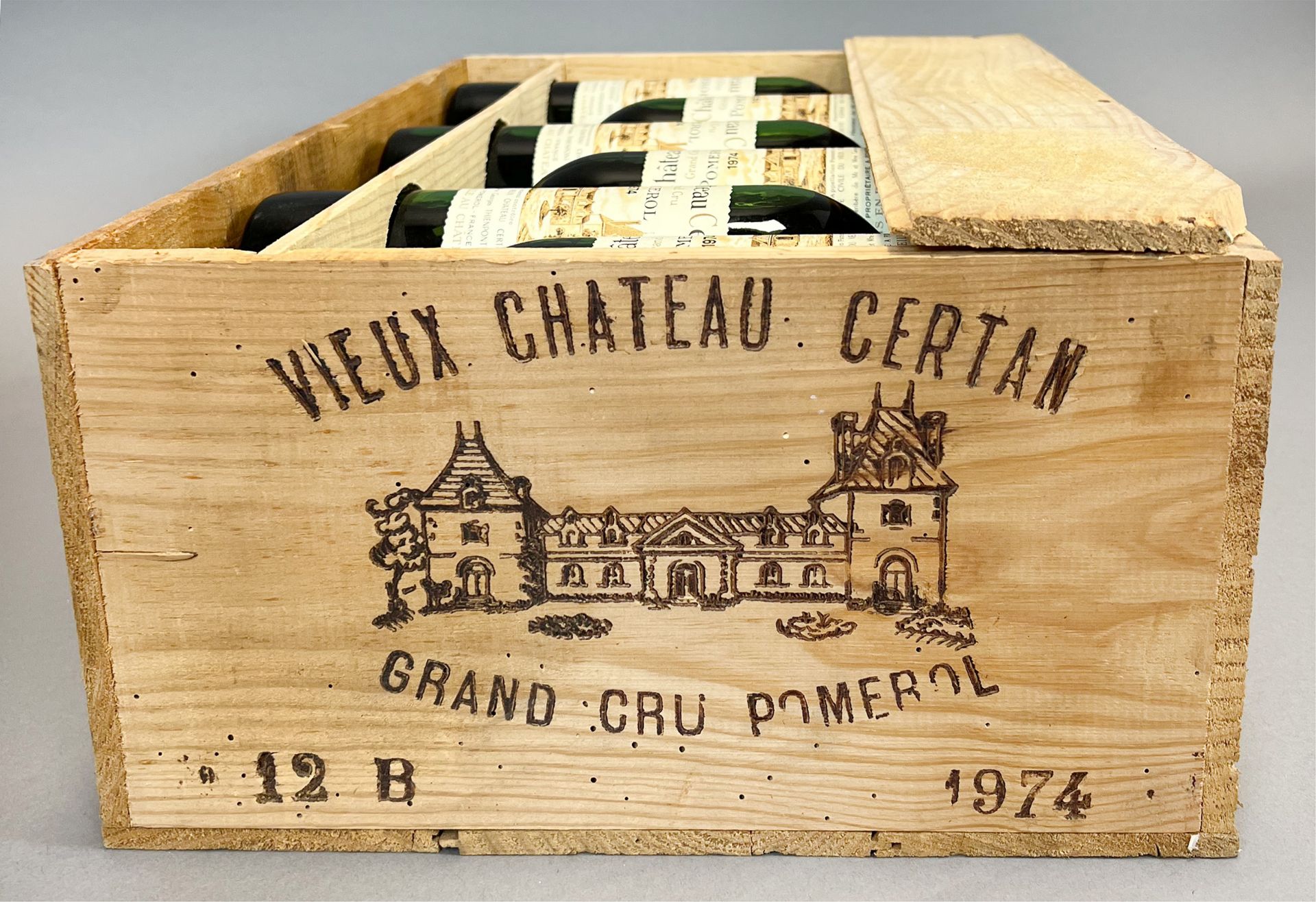 12 bottles of red wine. Vieux Château Certan. Pomerol. 1974. France. - Image 9 of 10