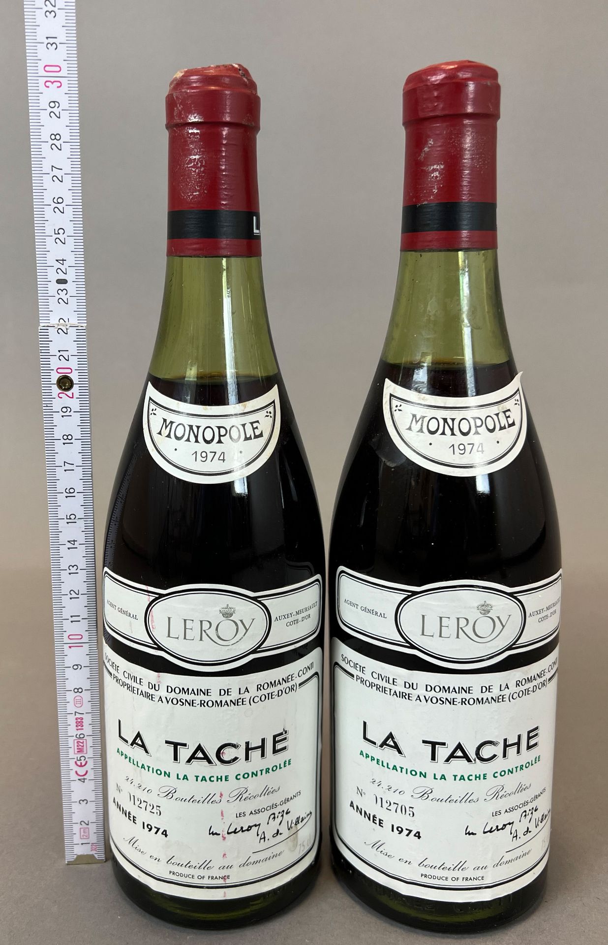 2 bottles of red wine. La Tâche. Domaine de la Romanee-Conti. Grand Cru Monopole. 1974. - Image 6 of 6