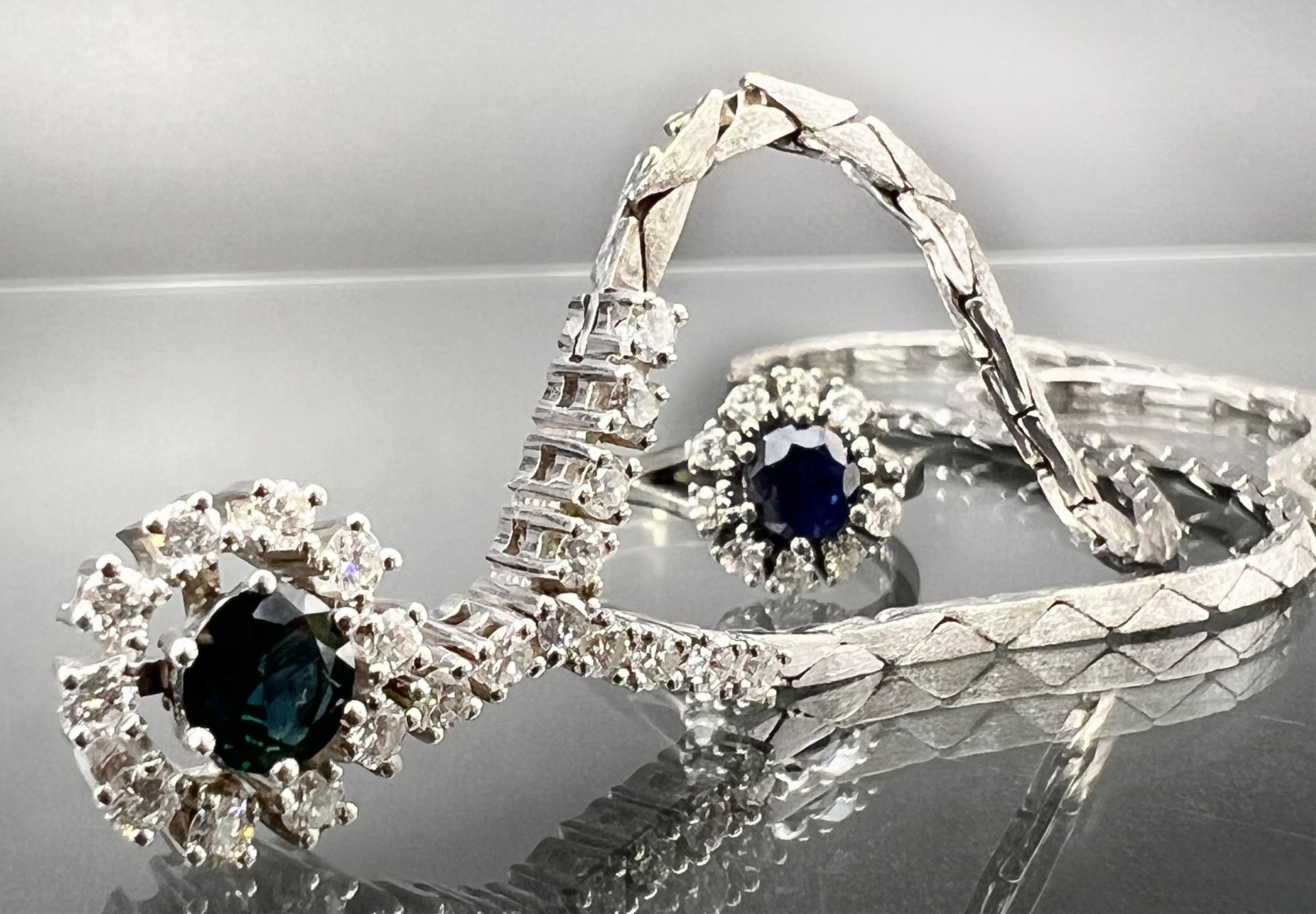 Jewellery set 585 white gold. Necklace and ring with sapphires and diamonds. - Image 2 of 12