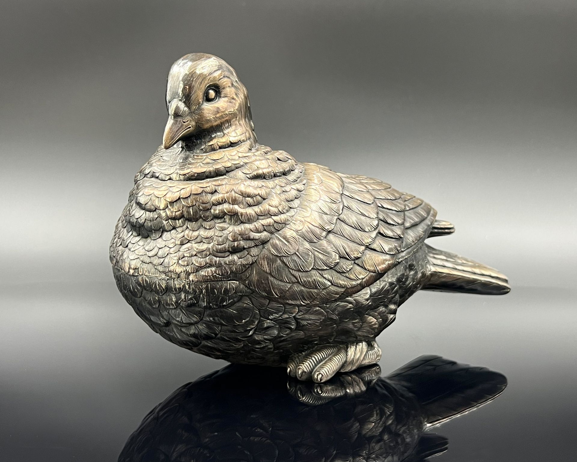 Lidded saucer in the shape of a dove. 84 Zolotniki. Saint-Petersburg. 19th century.