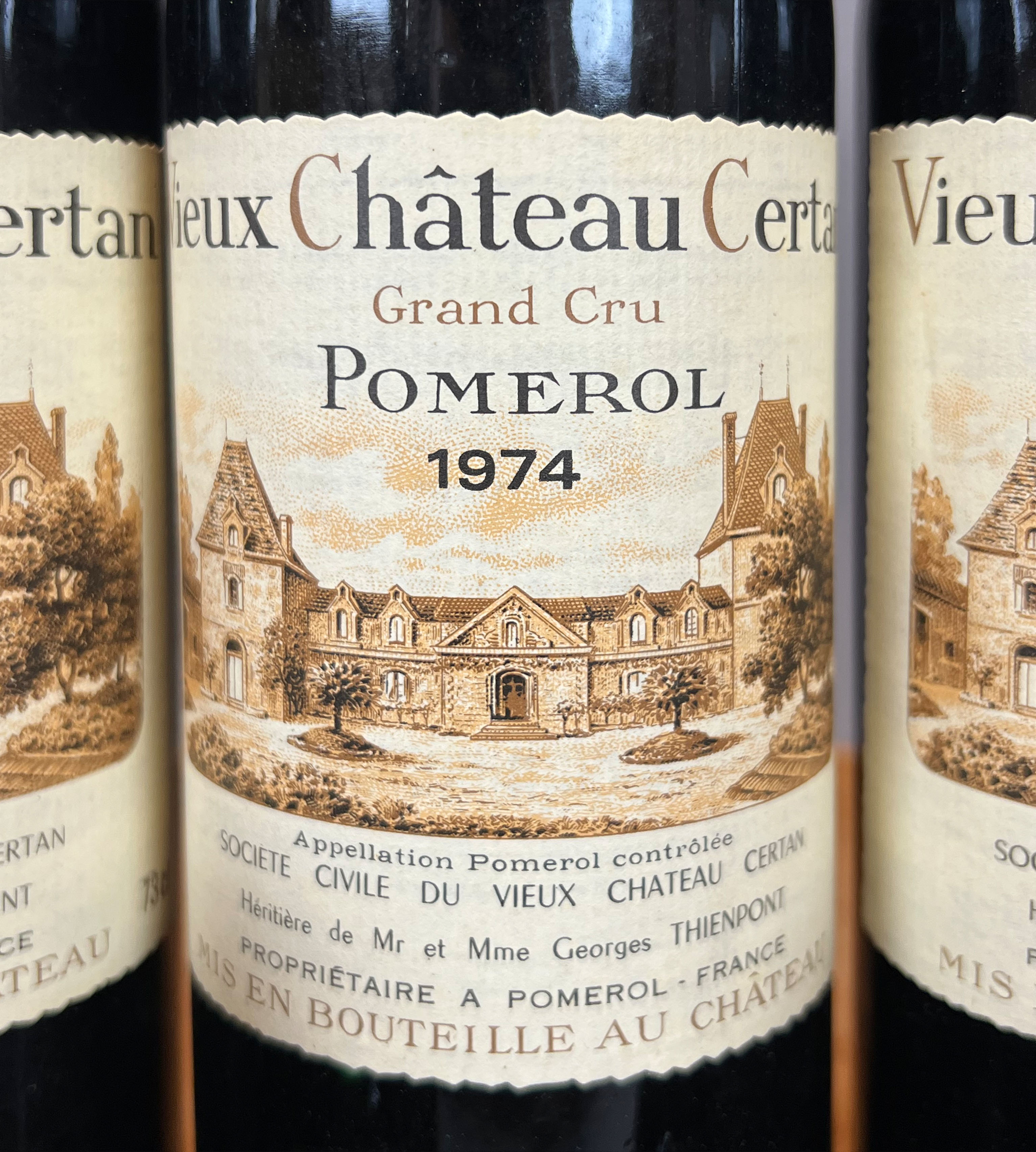 12 bottles of red wine. Vieux Château Certan. Pomerol. 1974. France. - Image 3 of 10