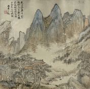 Seidenmalerei. Gebirgslandschaft mit Blick auf ein Dorf. China. 20. Jahrhundert.