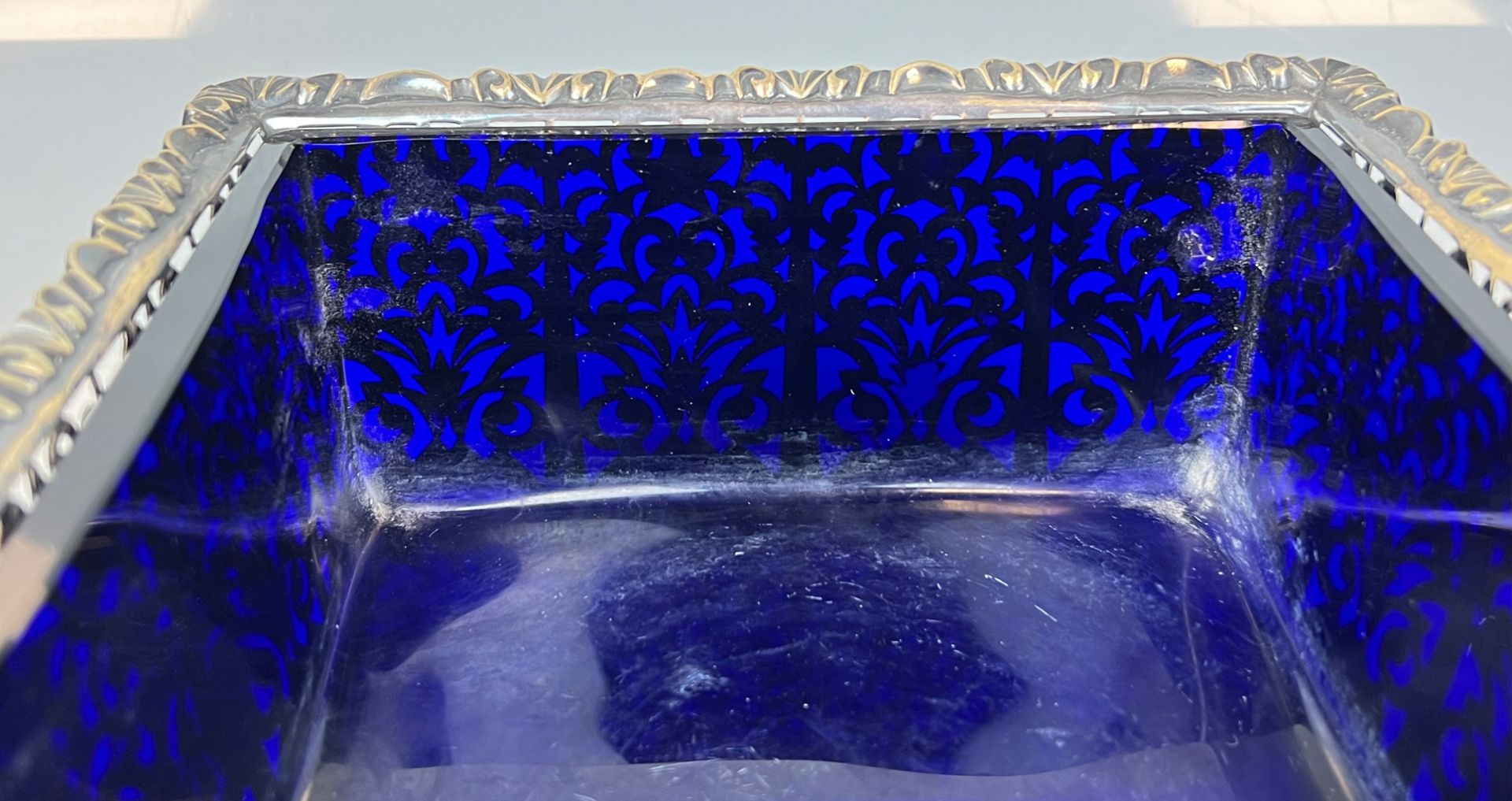 Piercing bowl with antique blue glass insert. 925 sterling. Gebr. Friedländer. - Image 6 of 12