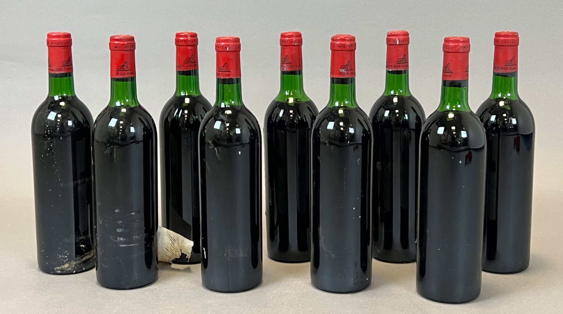 9 bottles of red wine. Château Léoville du Marquis de Las Cases. 1974. <br>St. Julien - Image 2 of 7