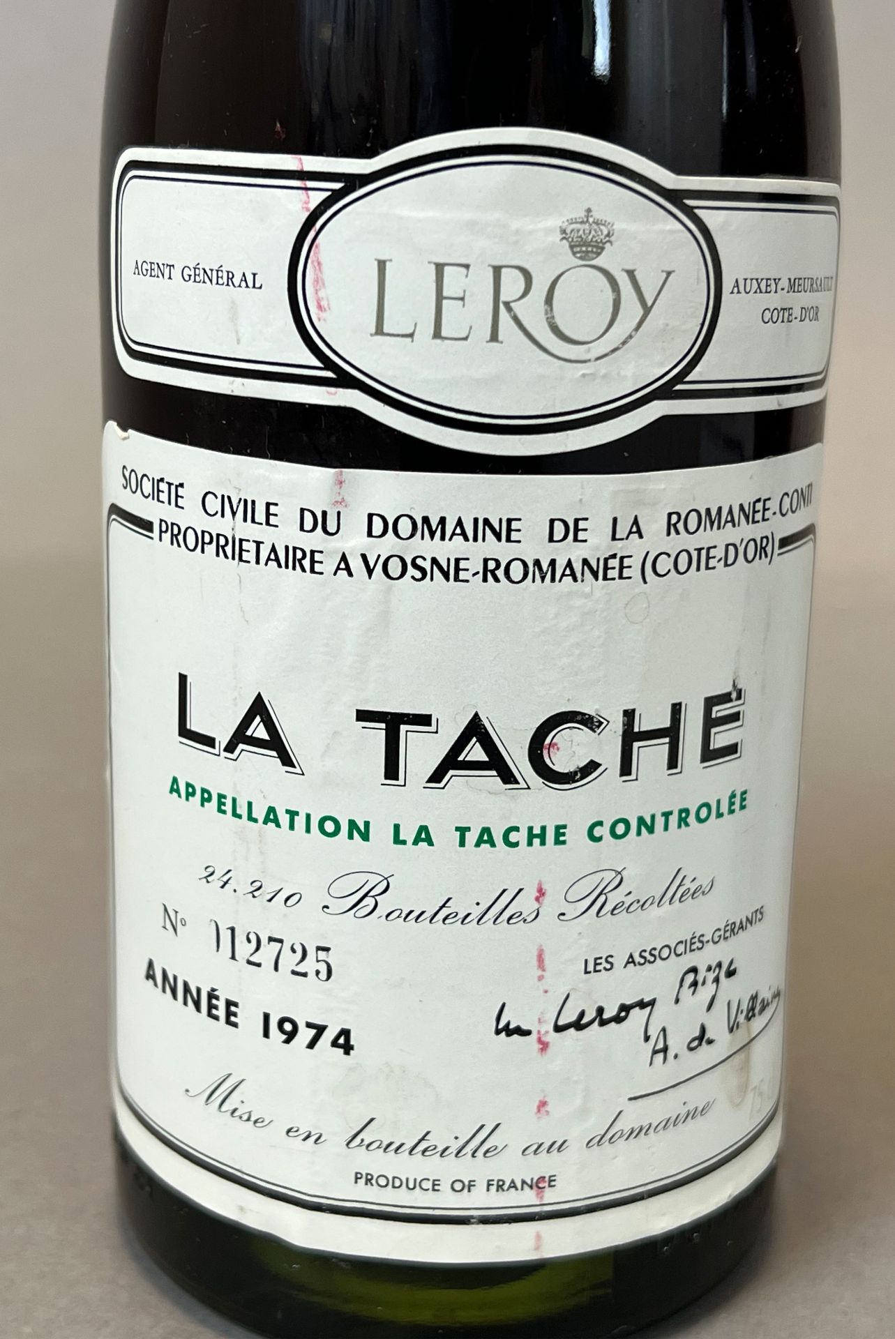 2 bottles of red wine. La Tâche. Domaine de la Romanee-Conti. Grand Cru Monopole. 1974. - Image 3 of 6