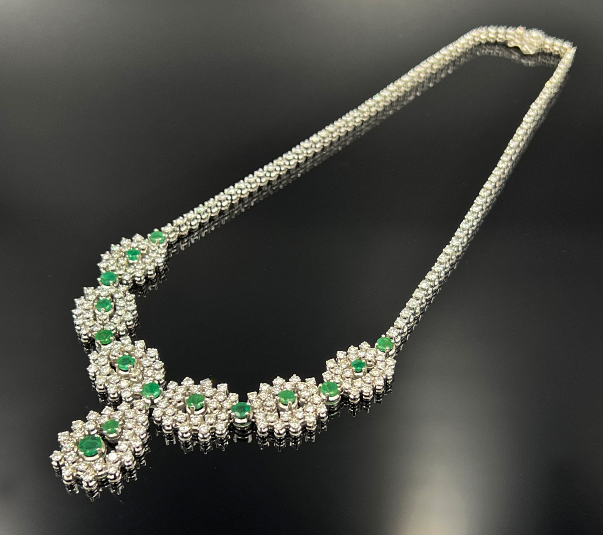 Necklace 750 white gold with lavish diamond setting and emeralds. - Image 2 of 11