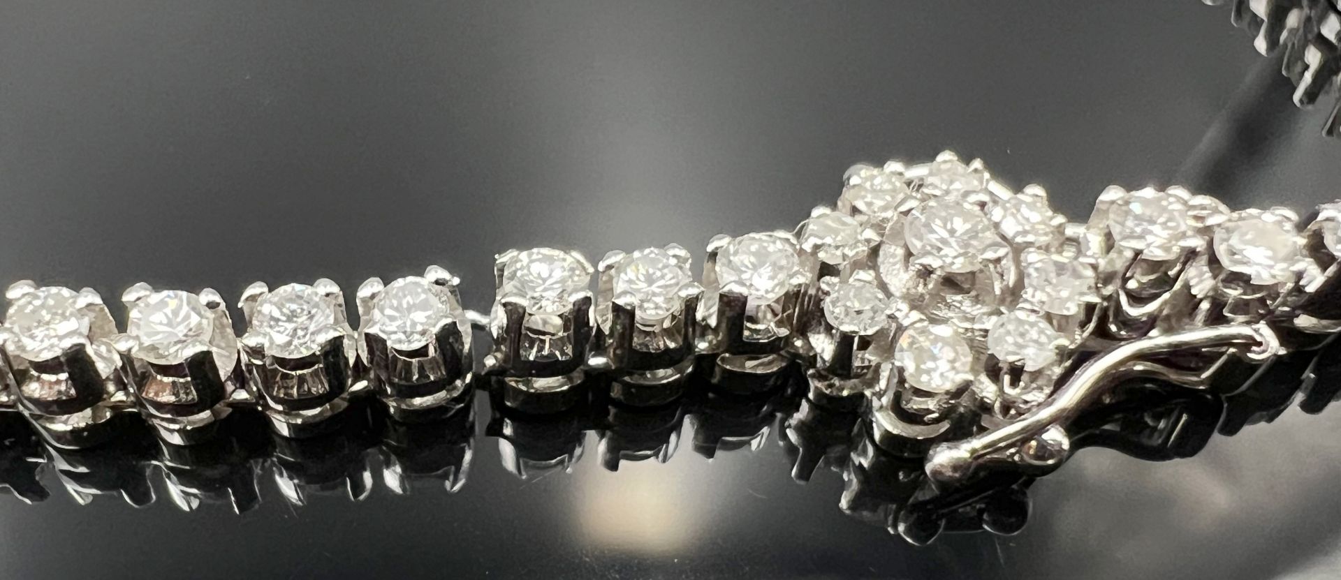Necklace 750 white gold with lavish diamond setting and emeralds. - Image 6 of 11