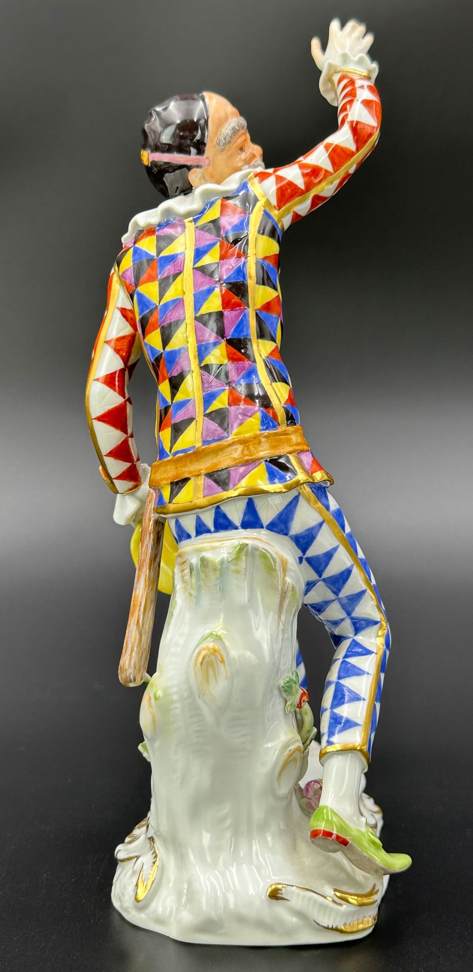 MEISSEN figure. Harlequin with hat. "Commedia dell' Arte". 1st choice. 20th century. - Image 3 of 11