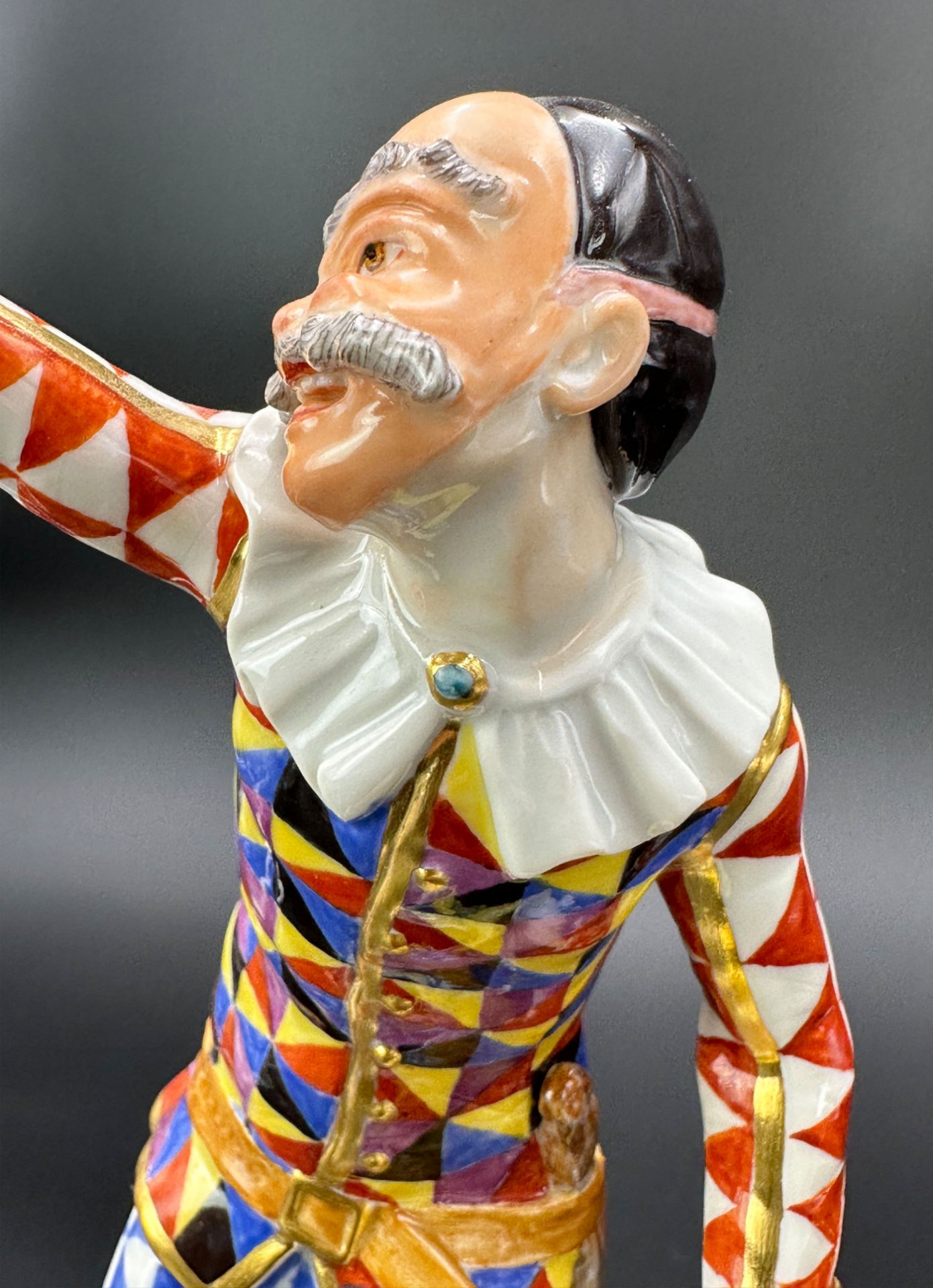 MEISSEN figure. Harlequin with hat. "Commedia dell' Arte". 1st choice. 20th century. - Image 6 of 11