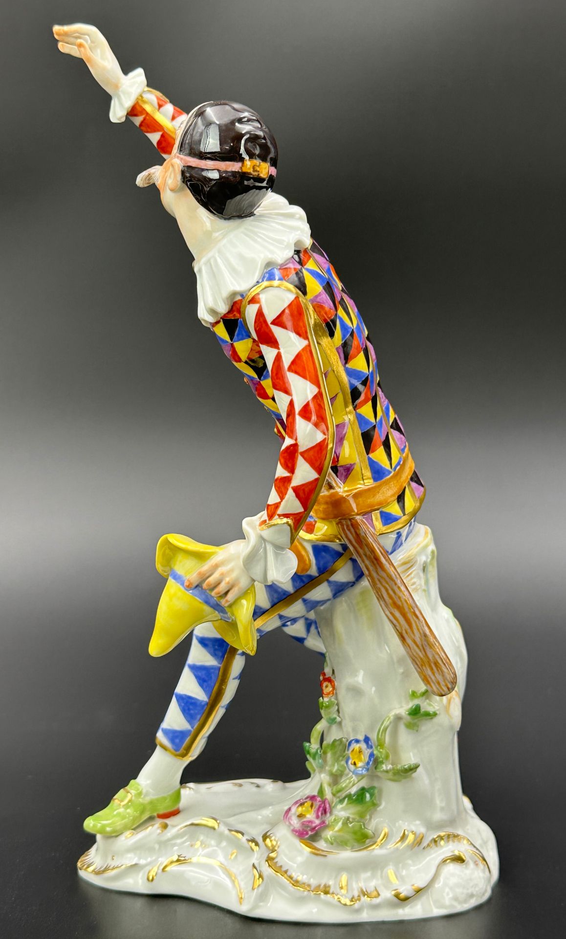 MEISSEN figure. Harlequin with hat. "Commedia dell' Arte". 1st choice. 20th century. - Image 4 of 11