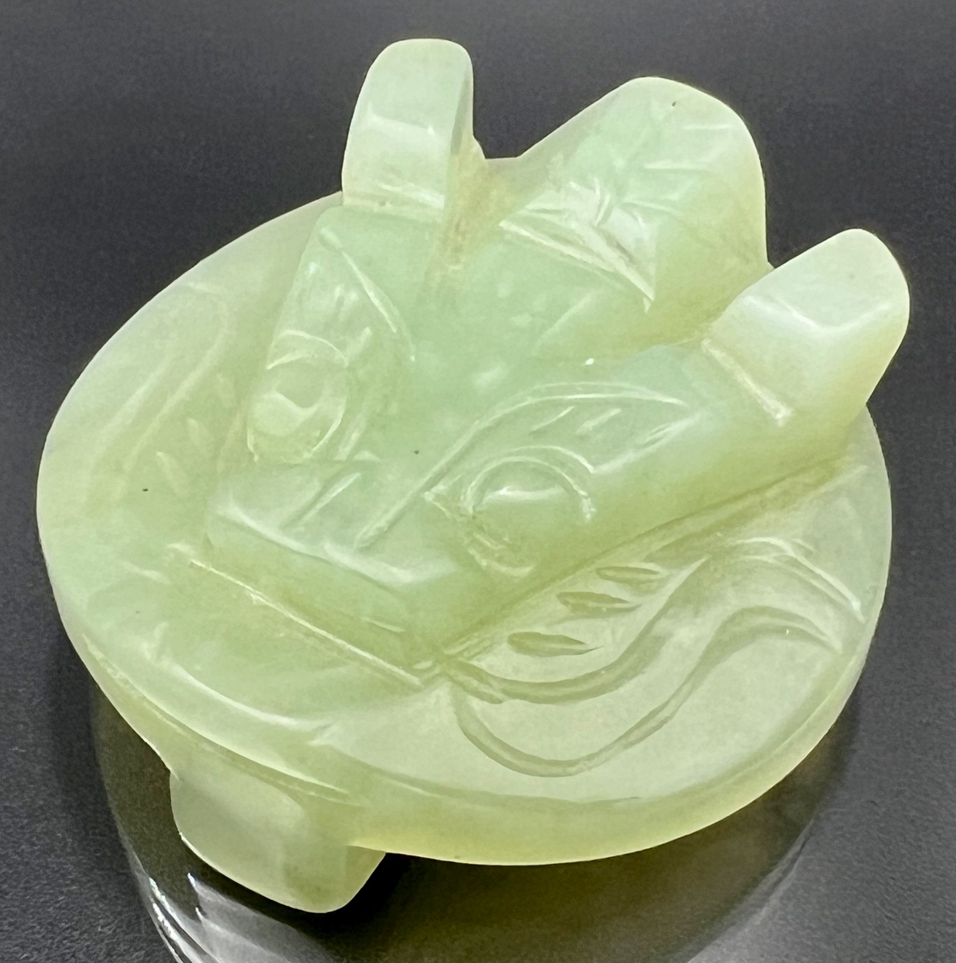 Jade belt buckle in the shape of a dragon's head. China. 19th century. - Image 3 of 7