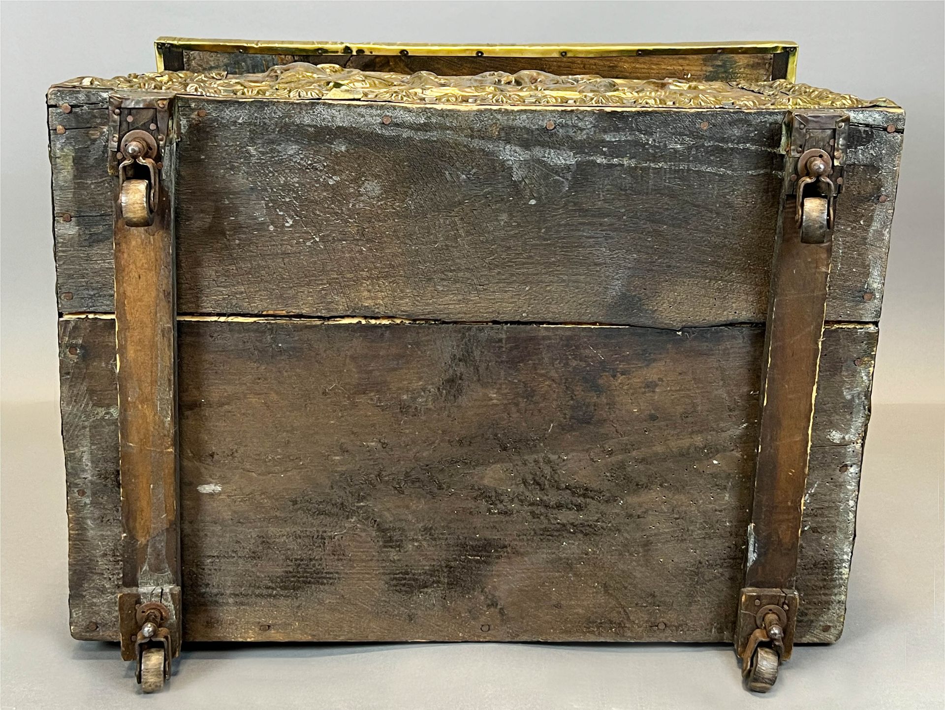 Small wooden chest with brass plate decoration. Probably 19th century. - Image 6 of 15