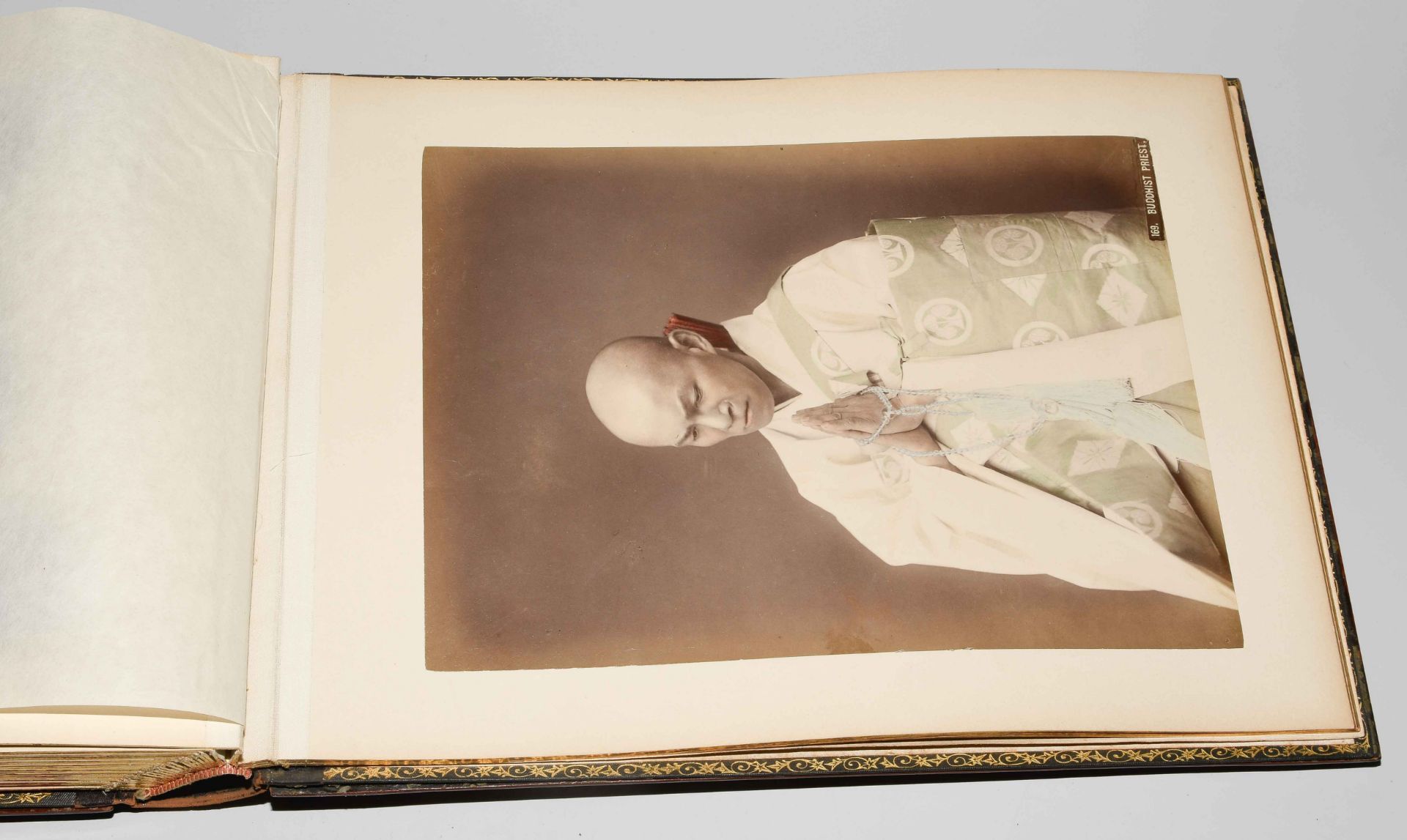 Album mit Yokohama-Fotos des Kusakabe Kimbei (1841–1932) - Image 26 of 30