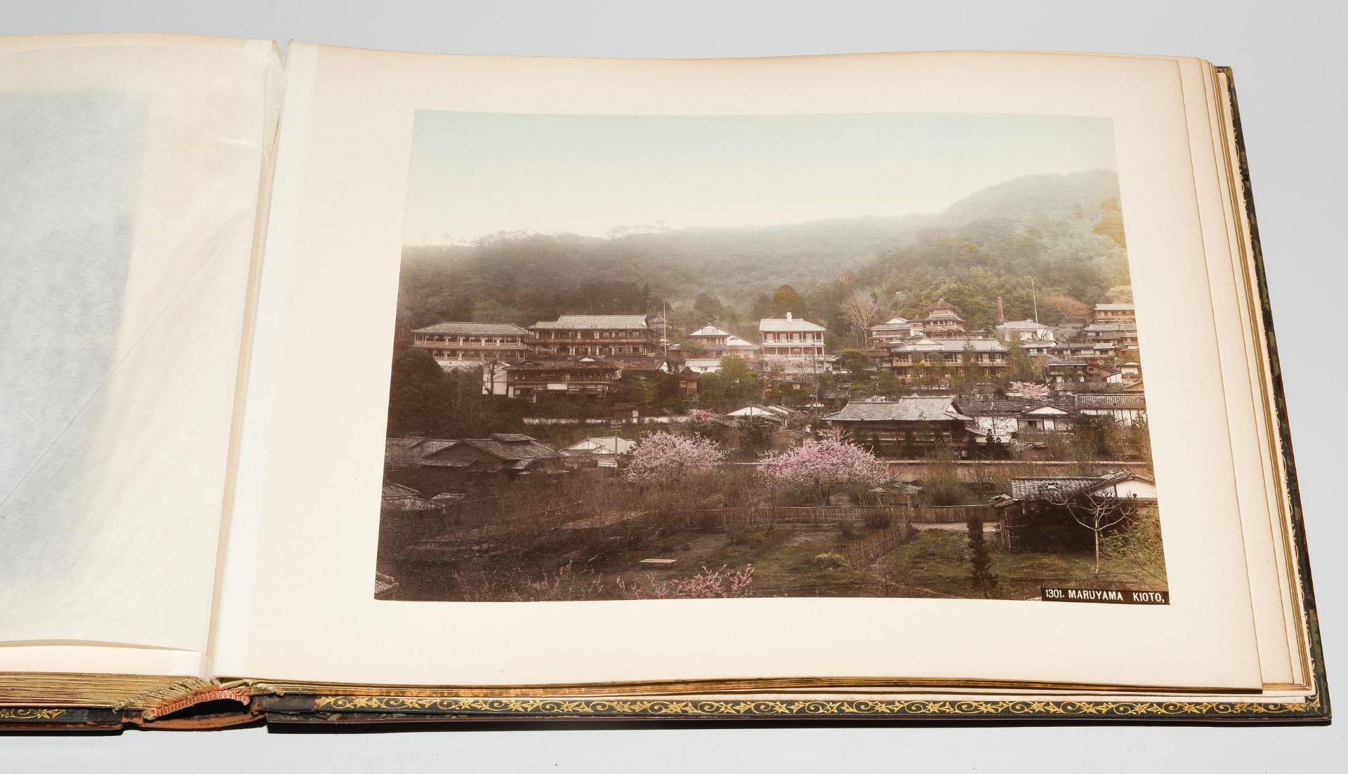 Album mit Yokohama-Fotos des Kusakabe Kimbei (1841–1932) - Image 20 of 30