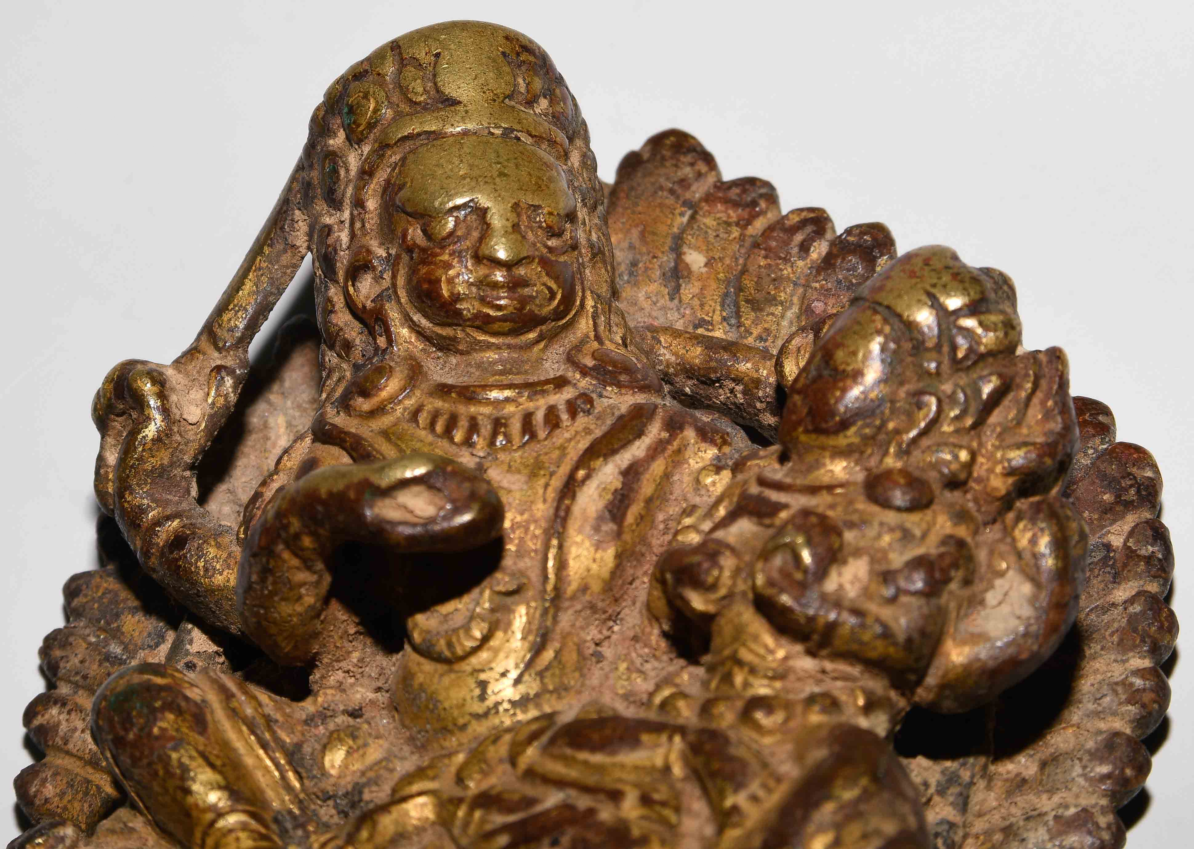 Kleines Votivrelief von Uma Maheshvara (Shiva und Parvati) - Image 8 of 8
