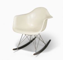 Charles & Ray Eames, Armlehnstuhl "RAR (Rocking Armchair Rod)"