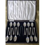 A lovely cased set of Silver tea Spoons with Tongs, Aide Brothers, 1924.