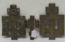 Drei Bronze-Kreuze, Russland, 19. Jh.