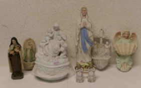 Acht Heiligenfiguren