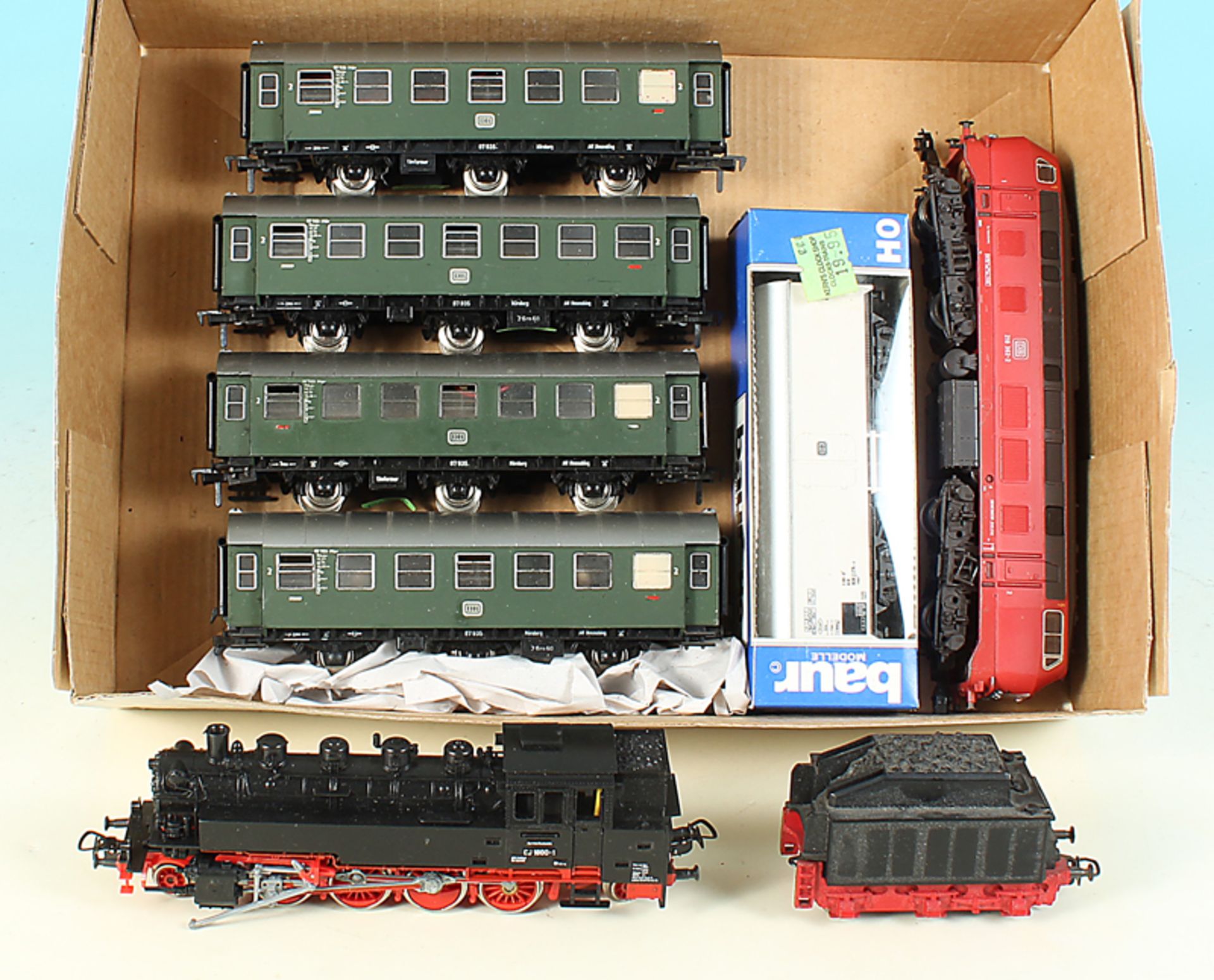  2 Lokomotiven und 5 Wagen -  Spur H0